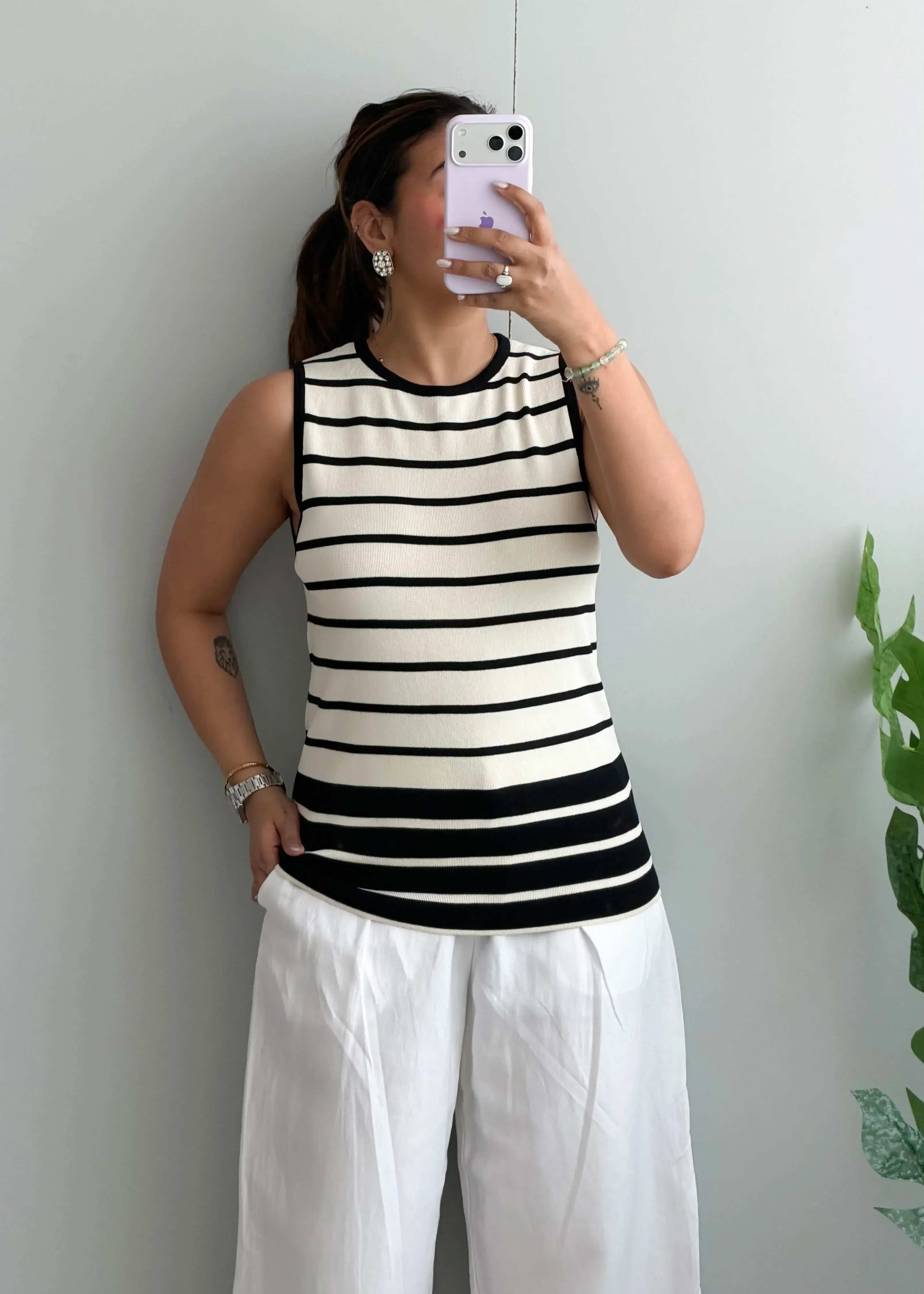 Size M-L, Black & White Striped Sleeveless Top - Closet by Payal