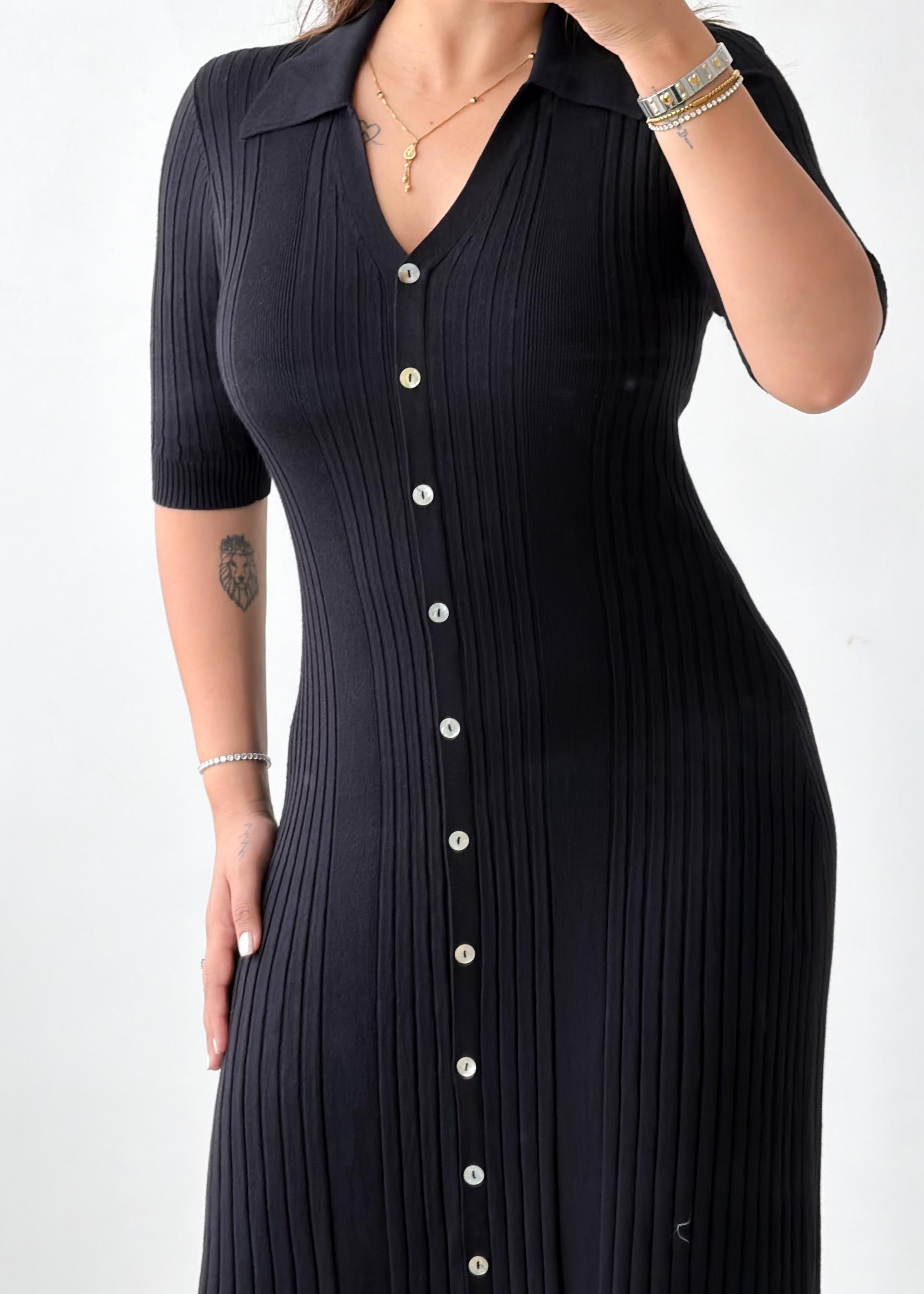 Size M-L Black Ribbed Button-Front Knit Maxi Dress