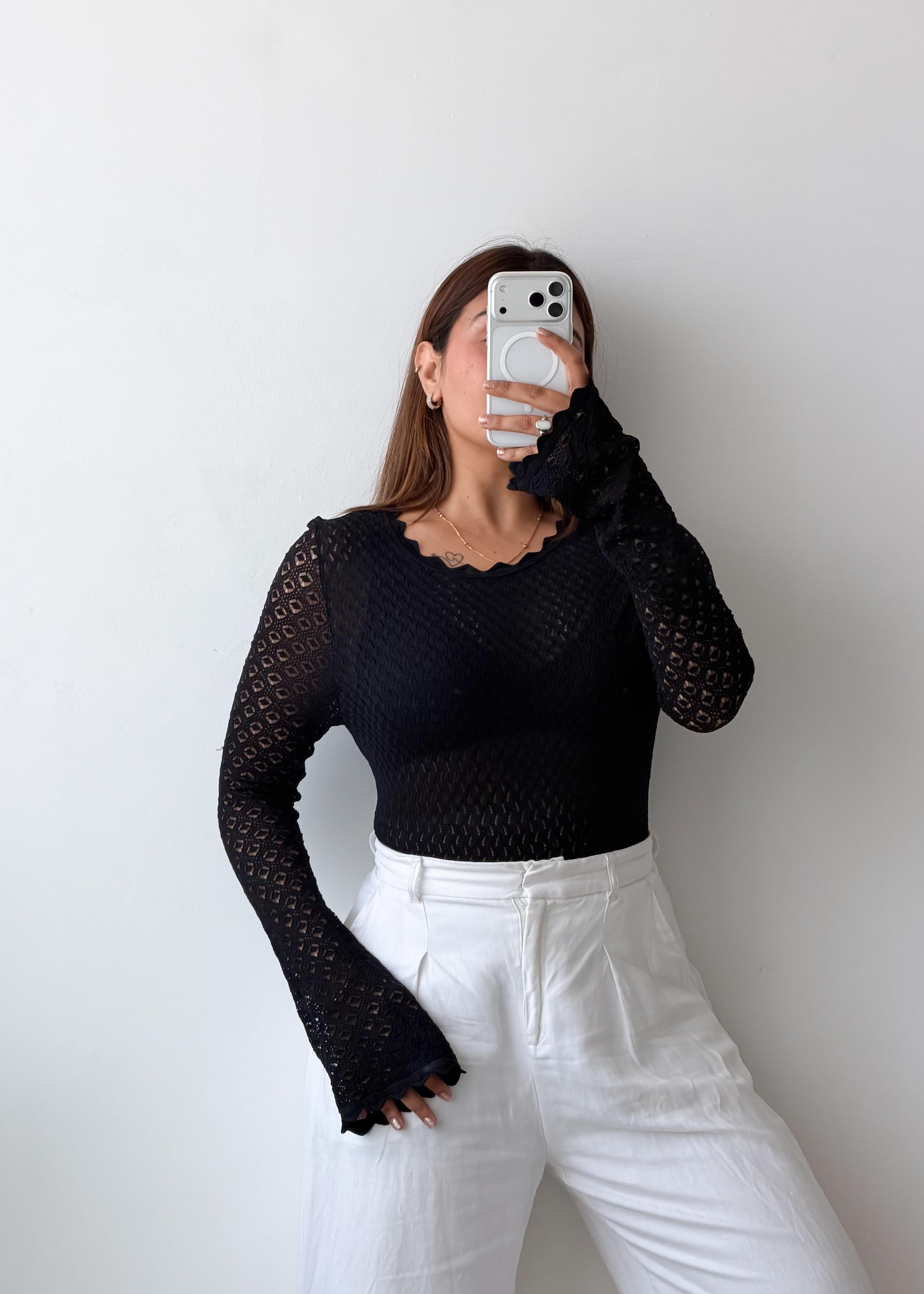 Size M-L Black Textured Long Sleeve Top