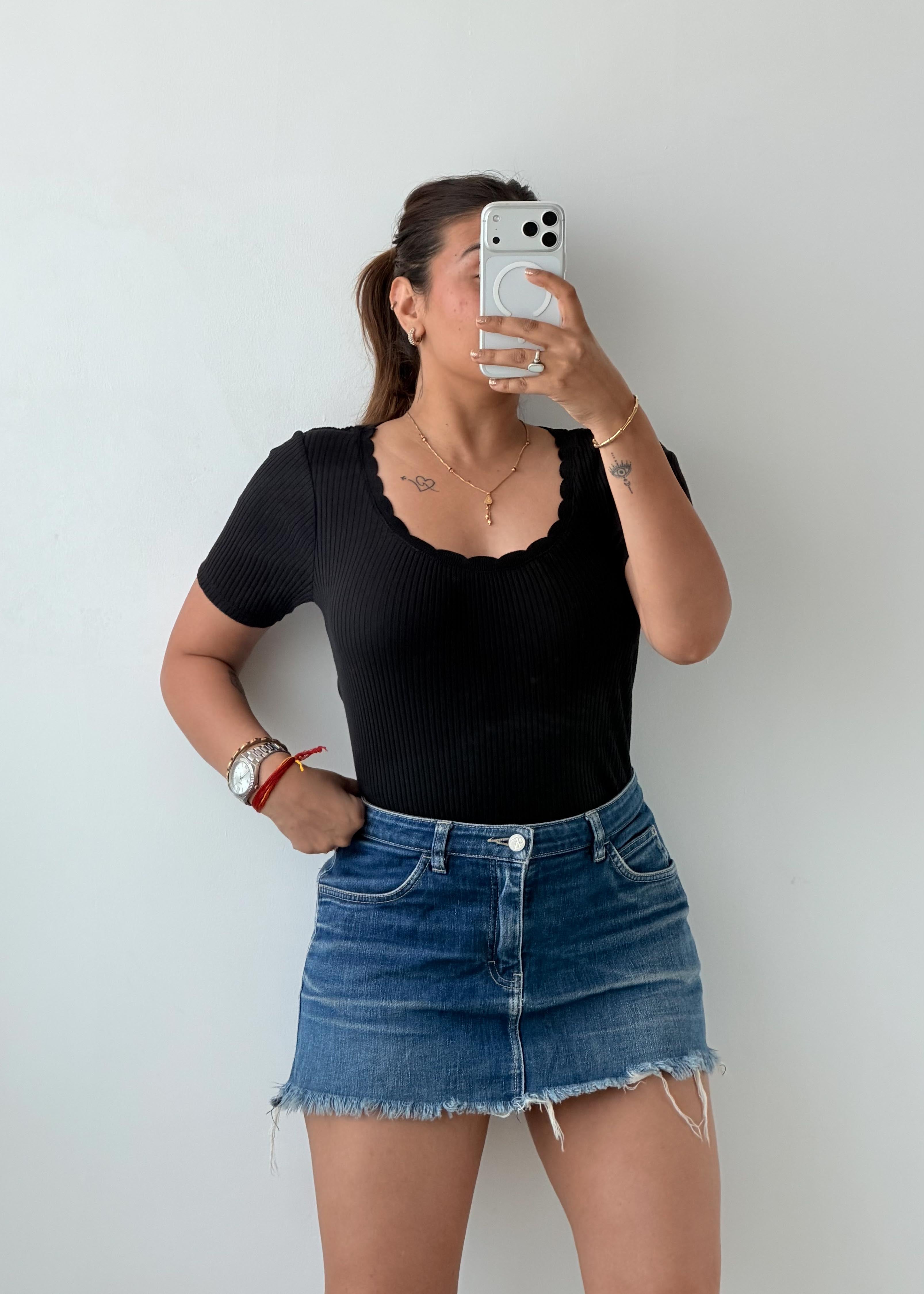 Size L-XL Black Ribbed Scallop Neck Bodysuit