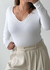 Size M-L White Scoop Neck Long Sleeve Top