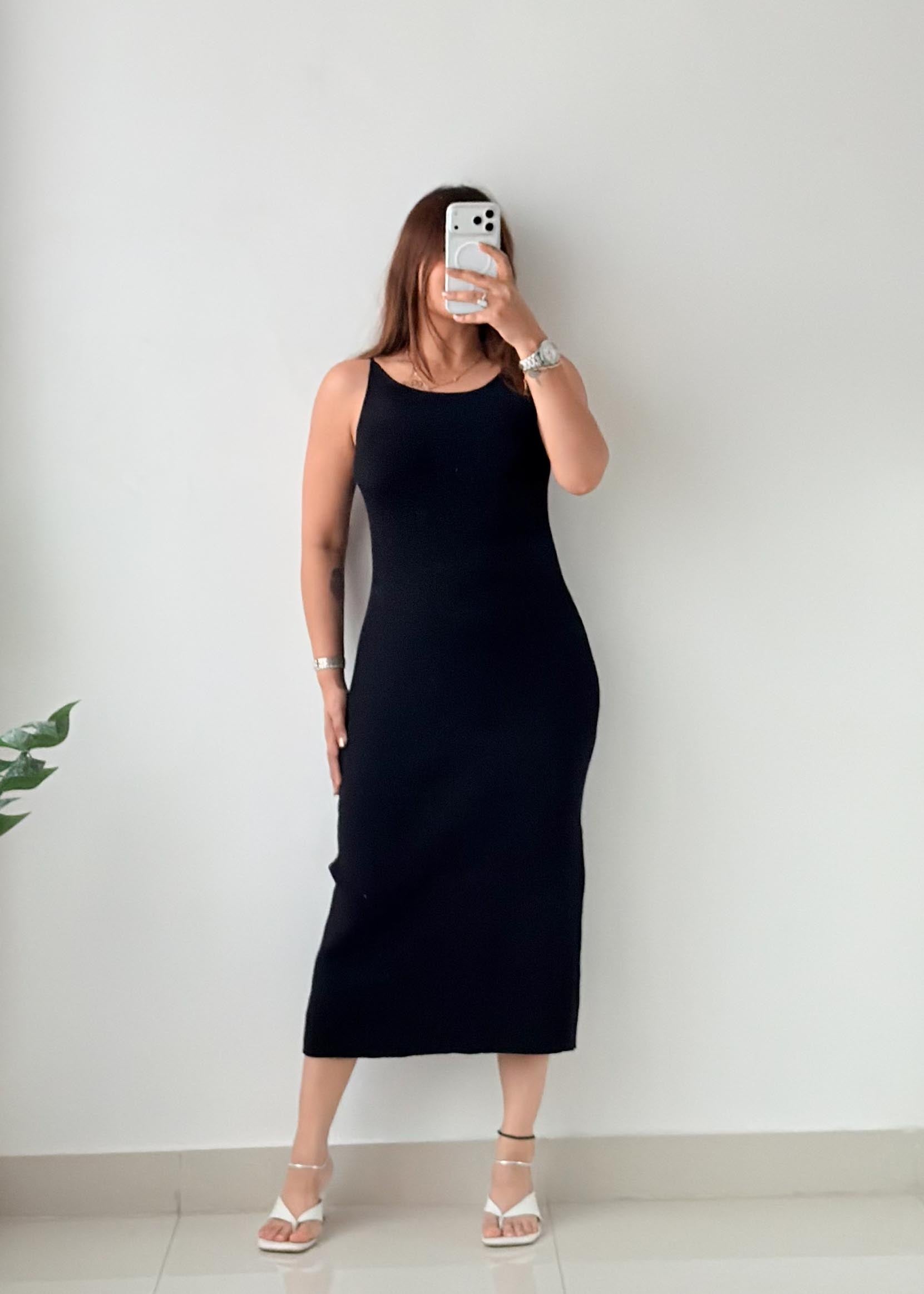 Size M-L Black Ribbed Knit Maxi Dress