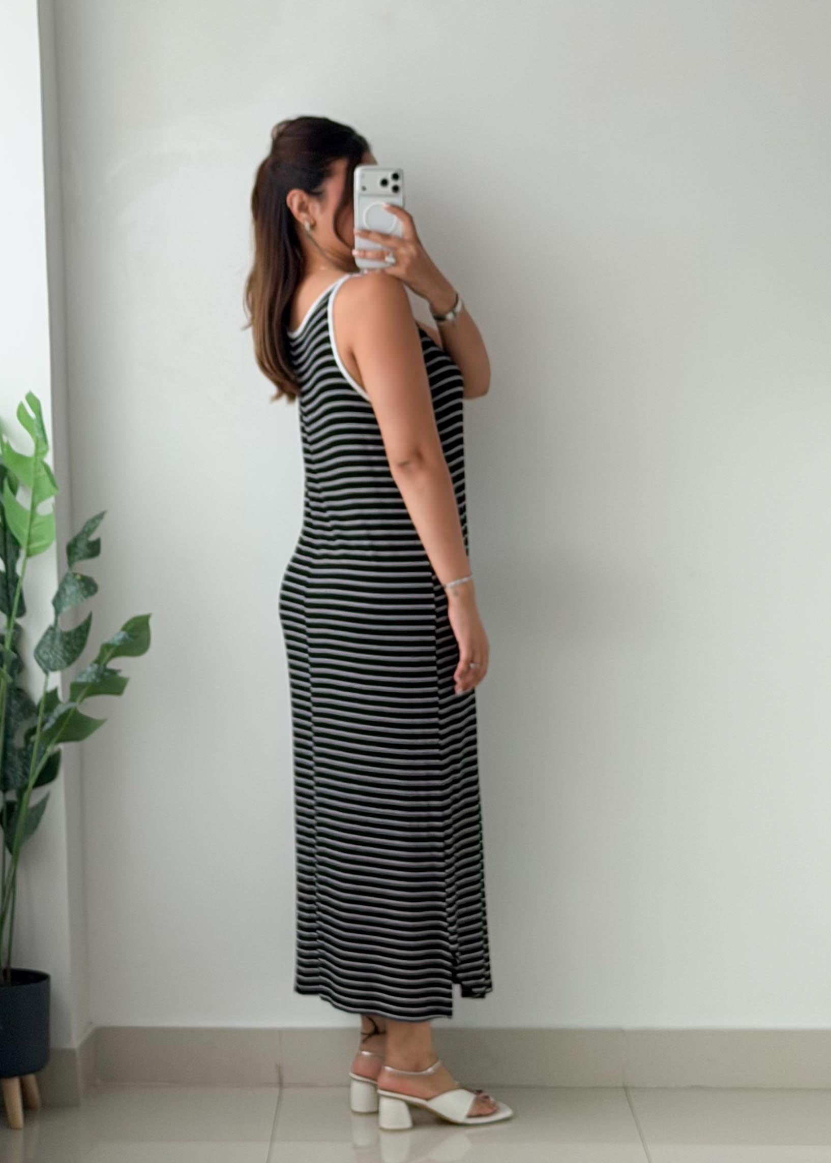 Size M-L Black & White Striped Knit Maxi Dress