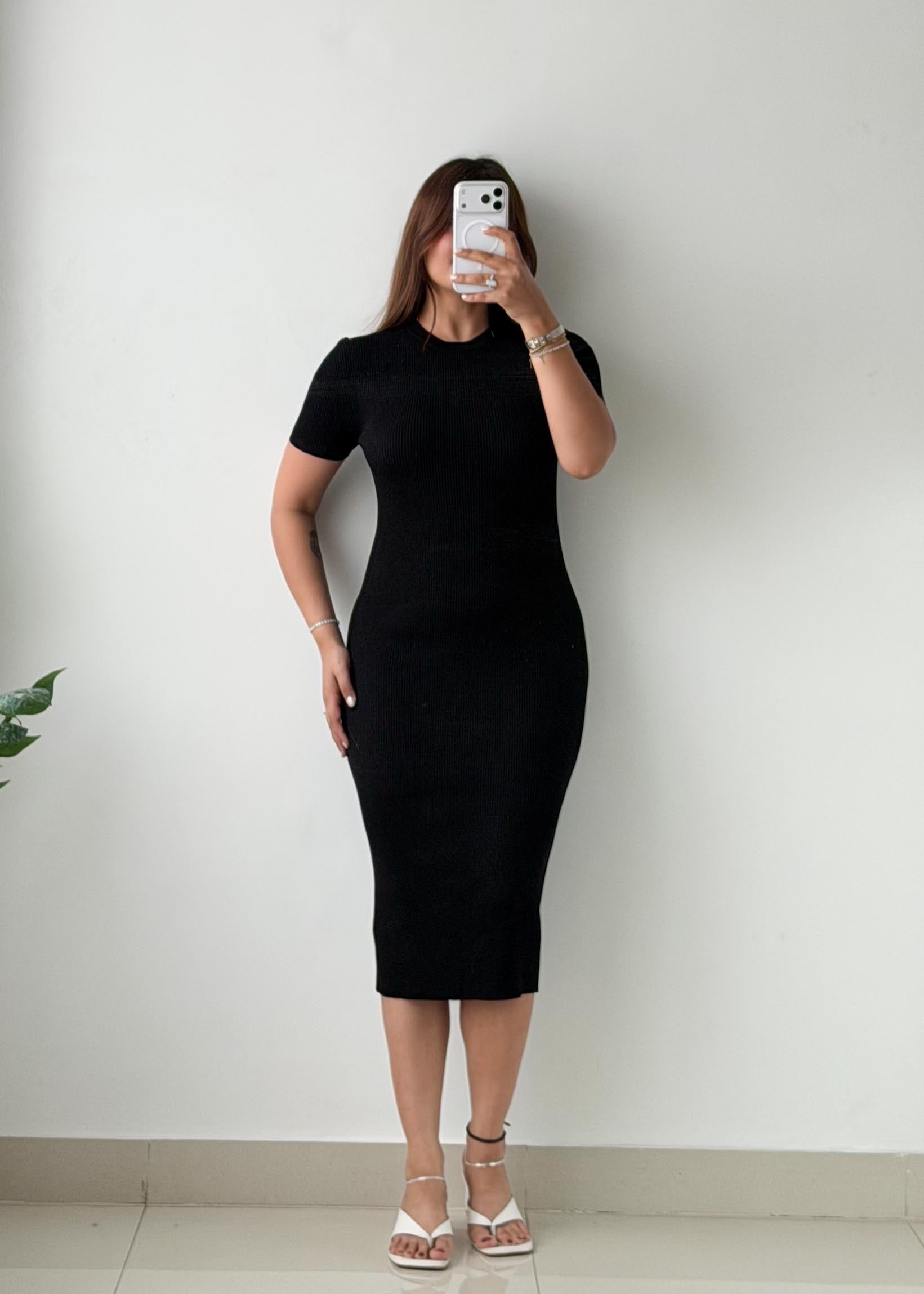 Size M-L Black Ribbed Knit Midi Dress