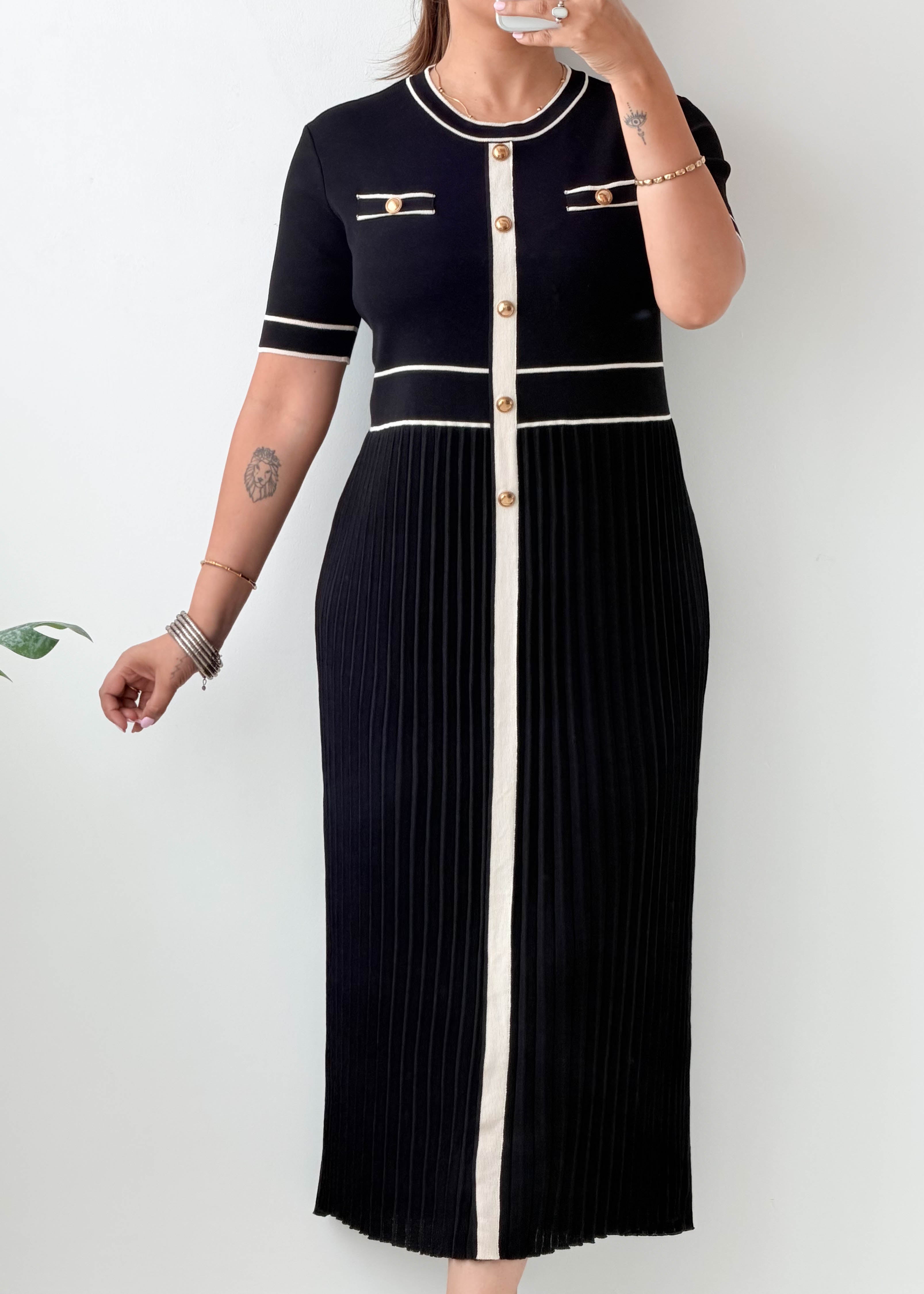 Size L-XL Black Contrast Trim Pleated Knit Midi Dress