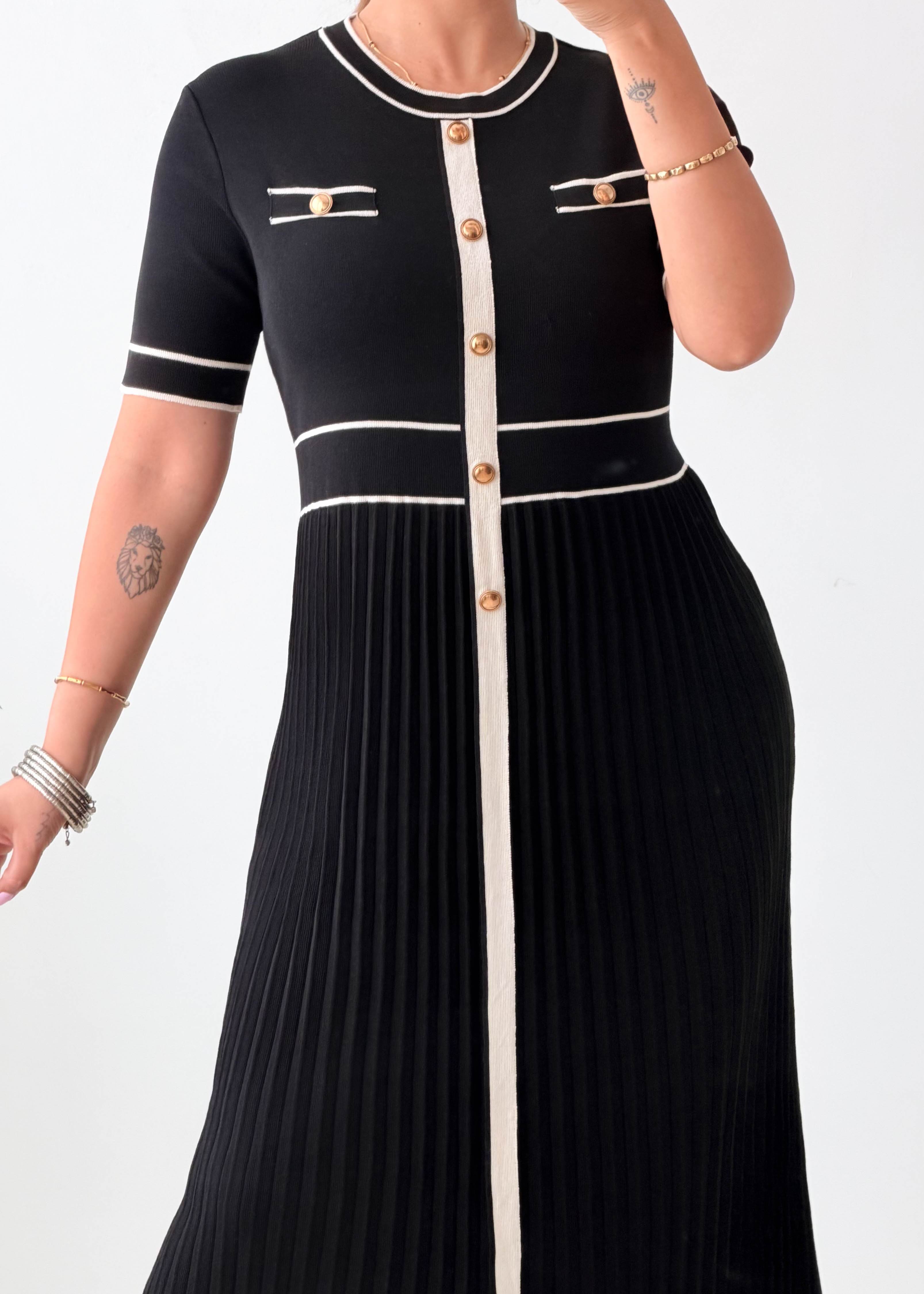 Size L-XL Black Contrast Trim Pleated Knit Midi Dress