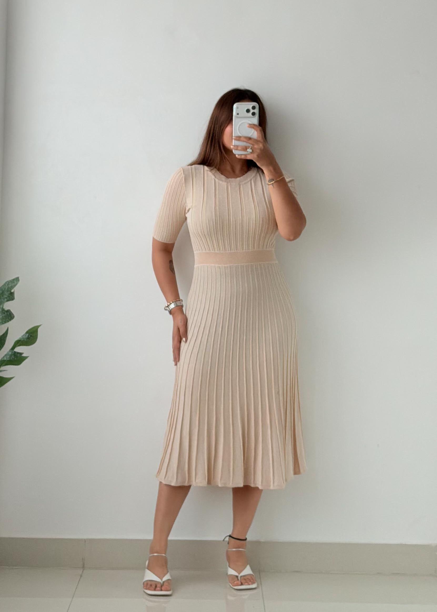Size XS-S Cream Pleated Knit Midi Dress