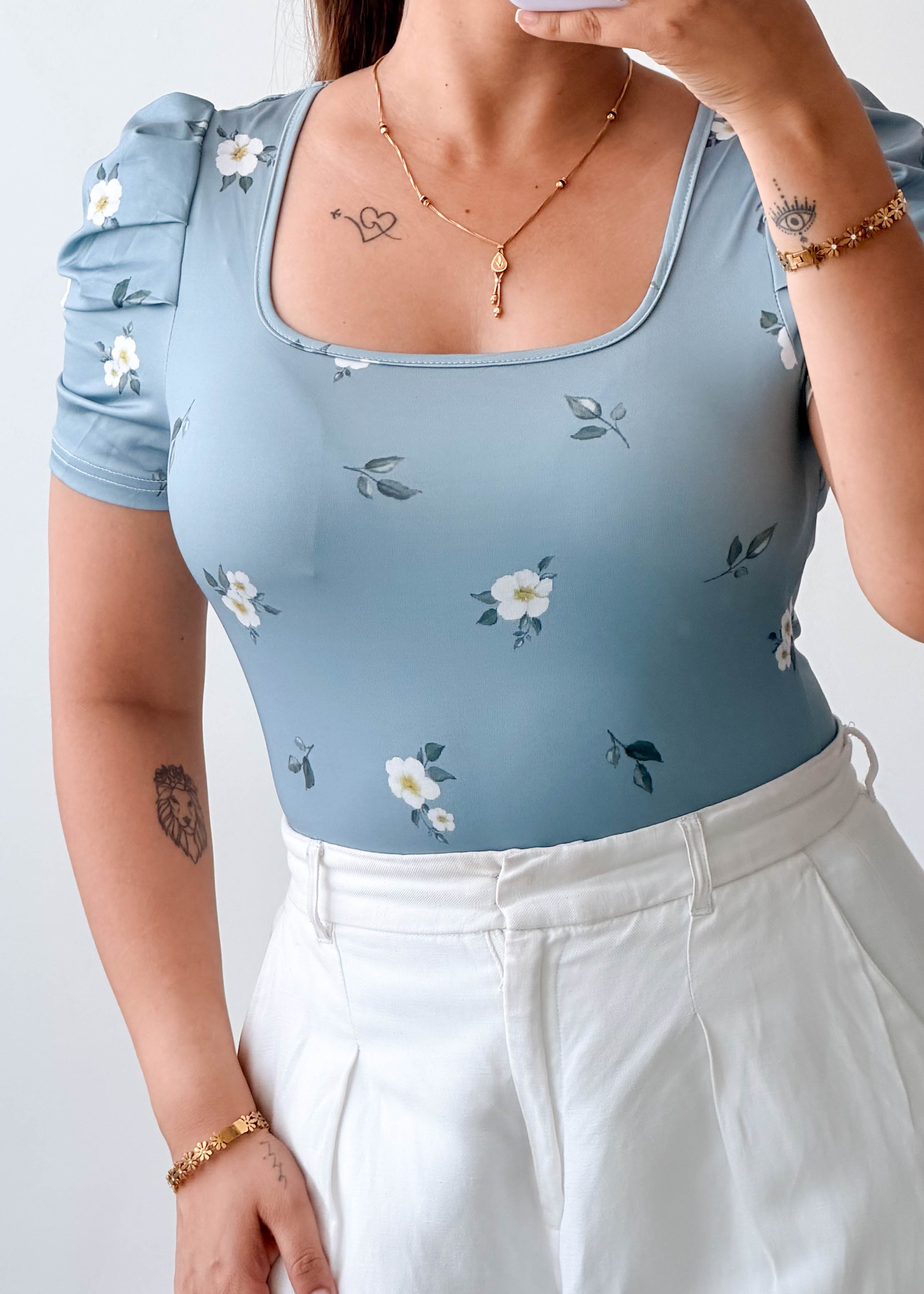 Size S-M Blue Floral Puff Sleeve Top