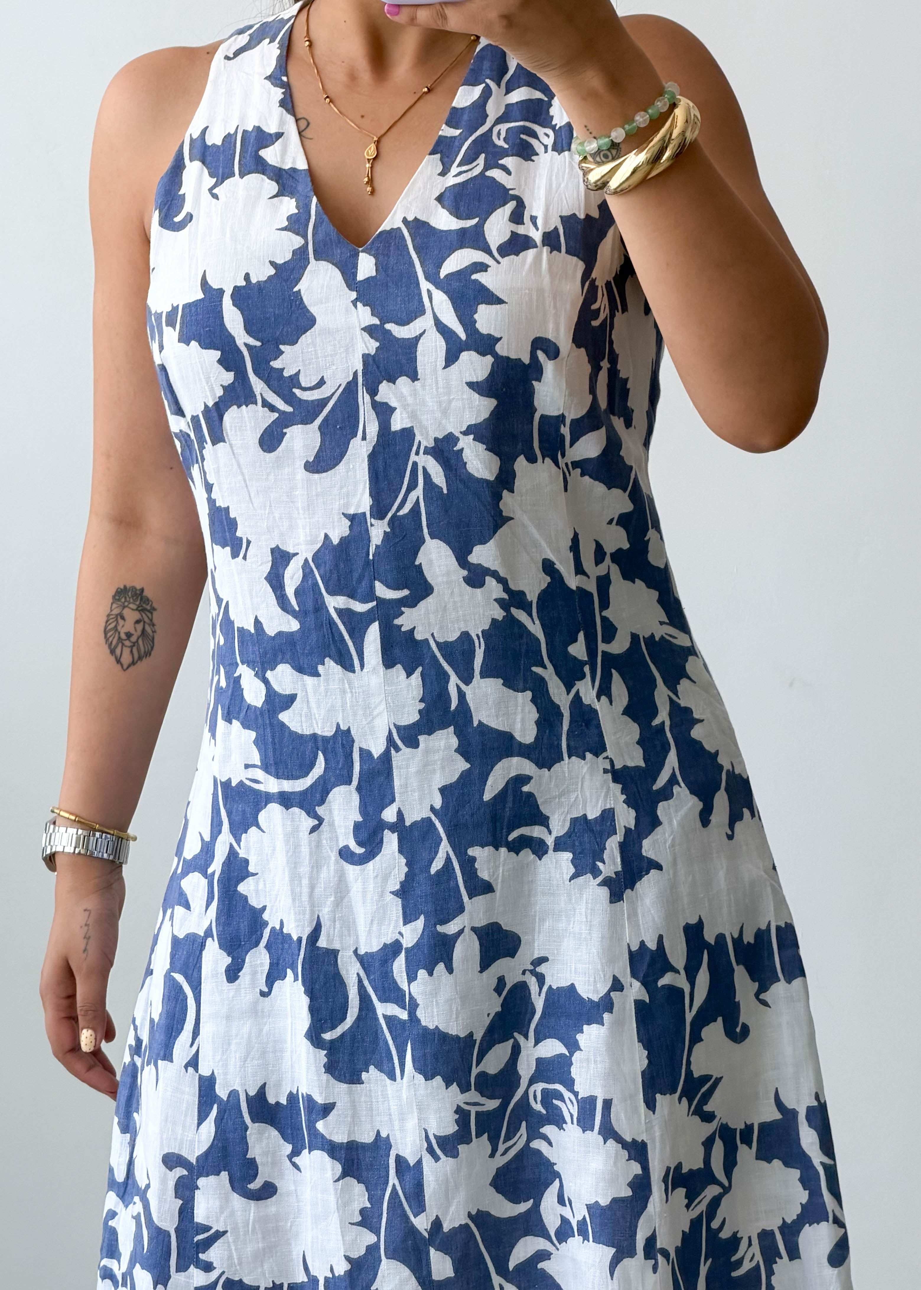 Size M Blue White Floral Fit & Flare Dress