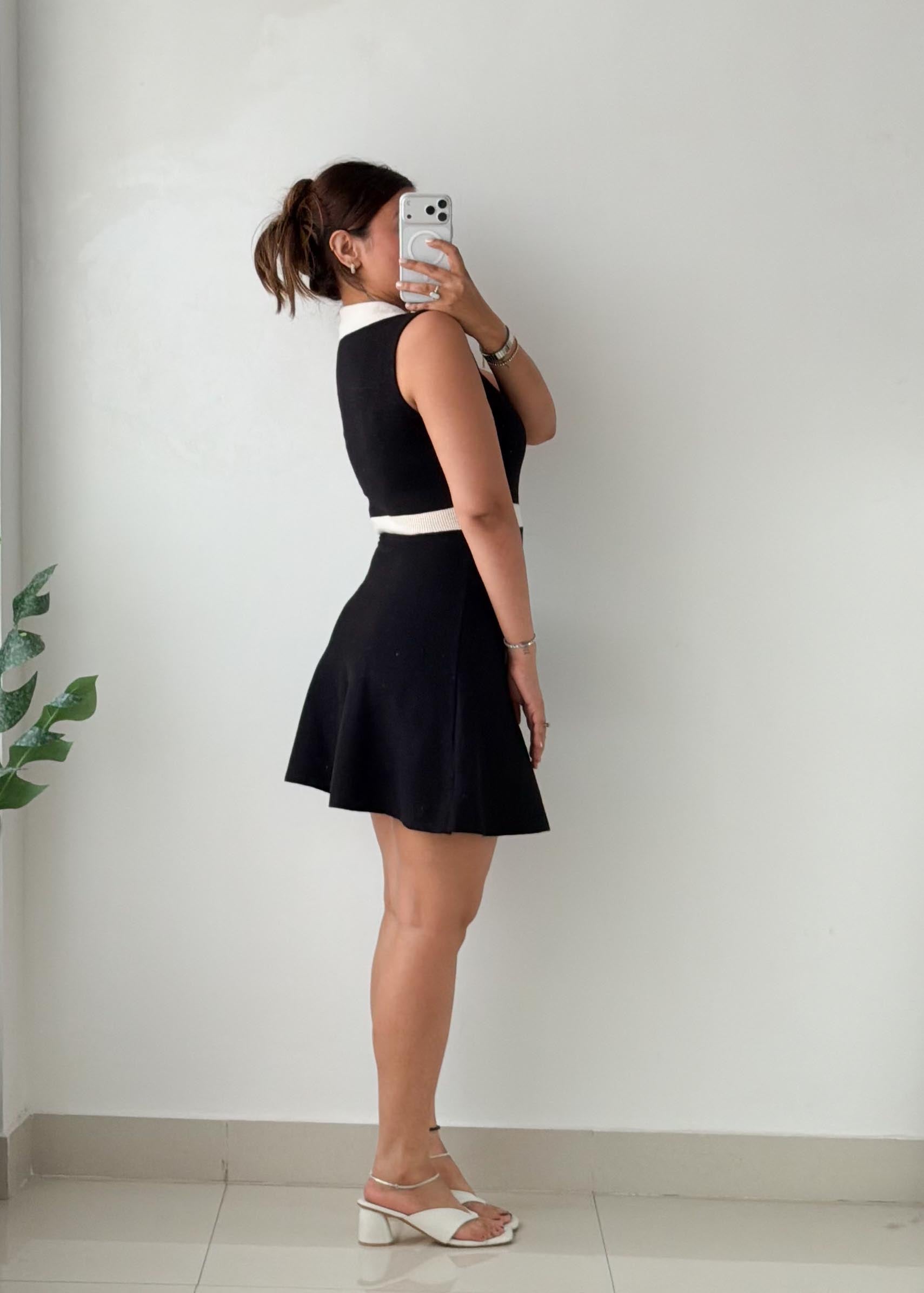 Size XS-S Black & White Collared Knit Mini Dress