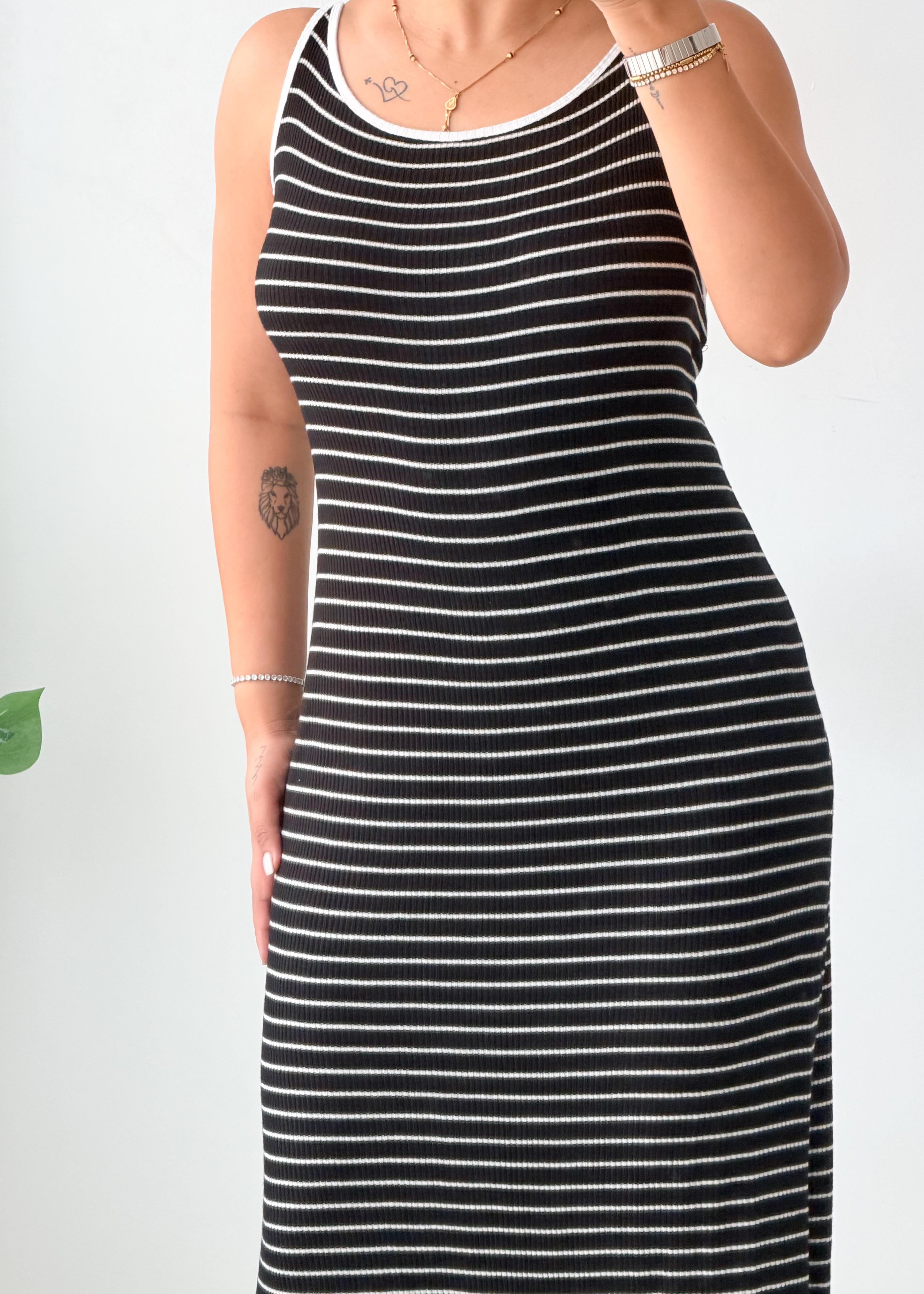 Size M-L Black & White Striped Knit Maxi Dress
