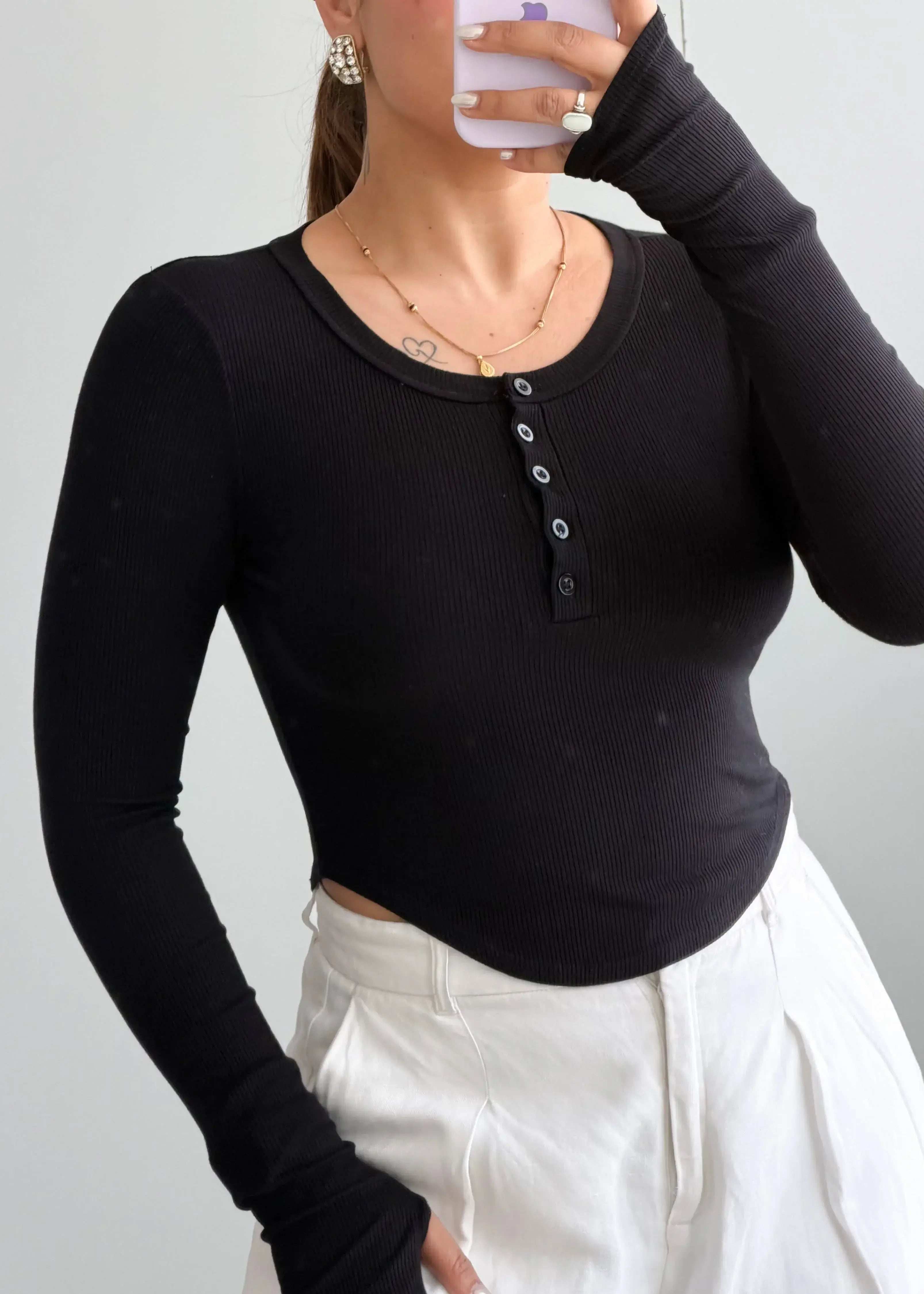 Size XS-S, Black Long Sleeve Ribbed Top - Closet by Payal