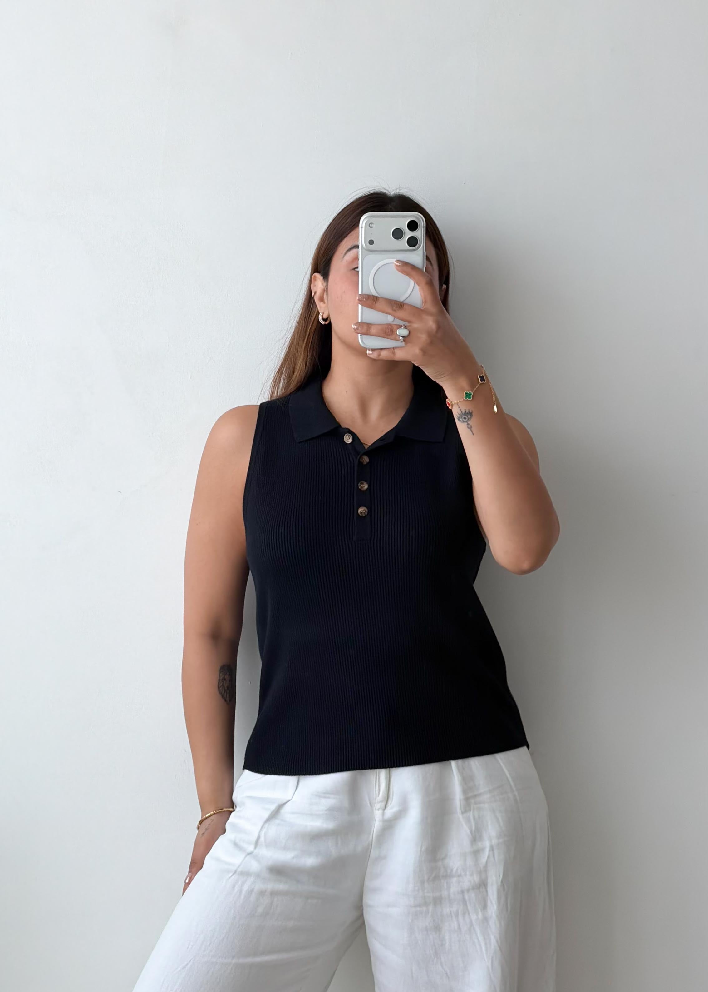 Size L-XL Black Sleeveless Polo Top