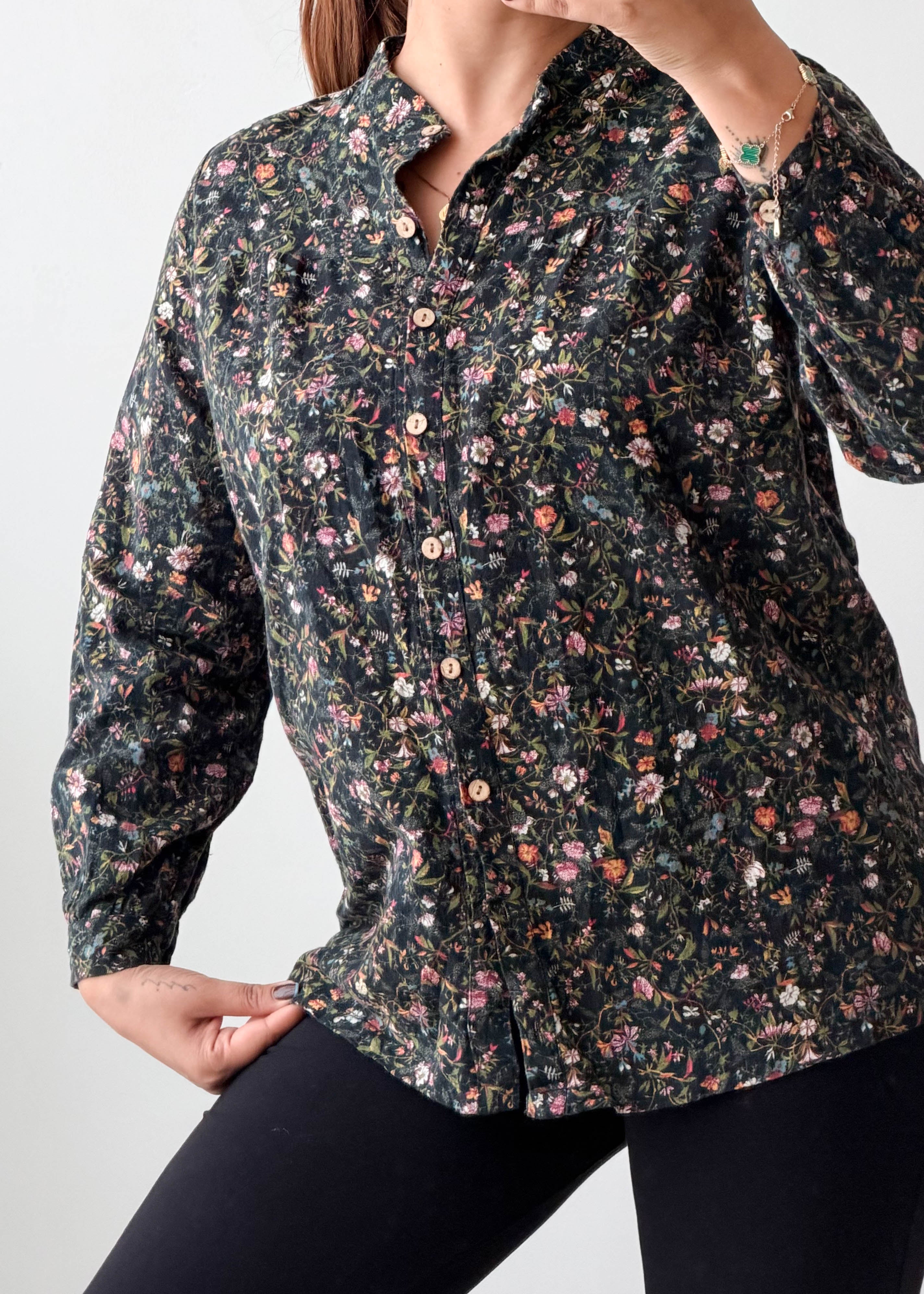 Size S-M Black Floral Print Shirt Top