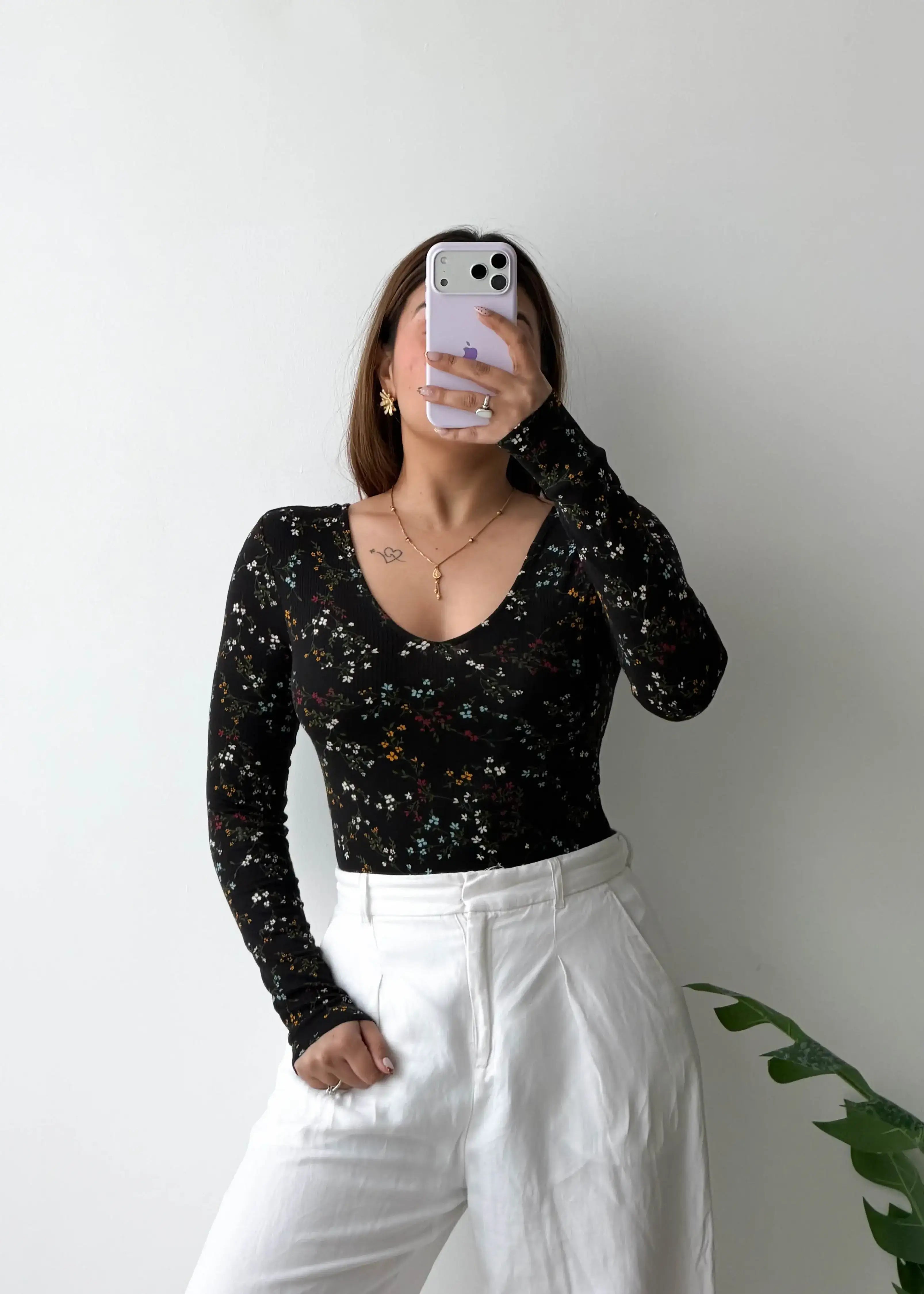 Size S-M, Black Floral V-Neck Full Sleeve Bodysuit