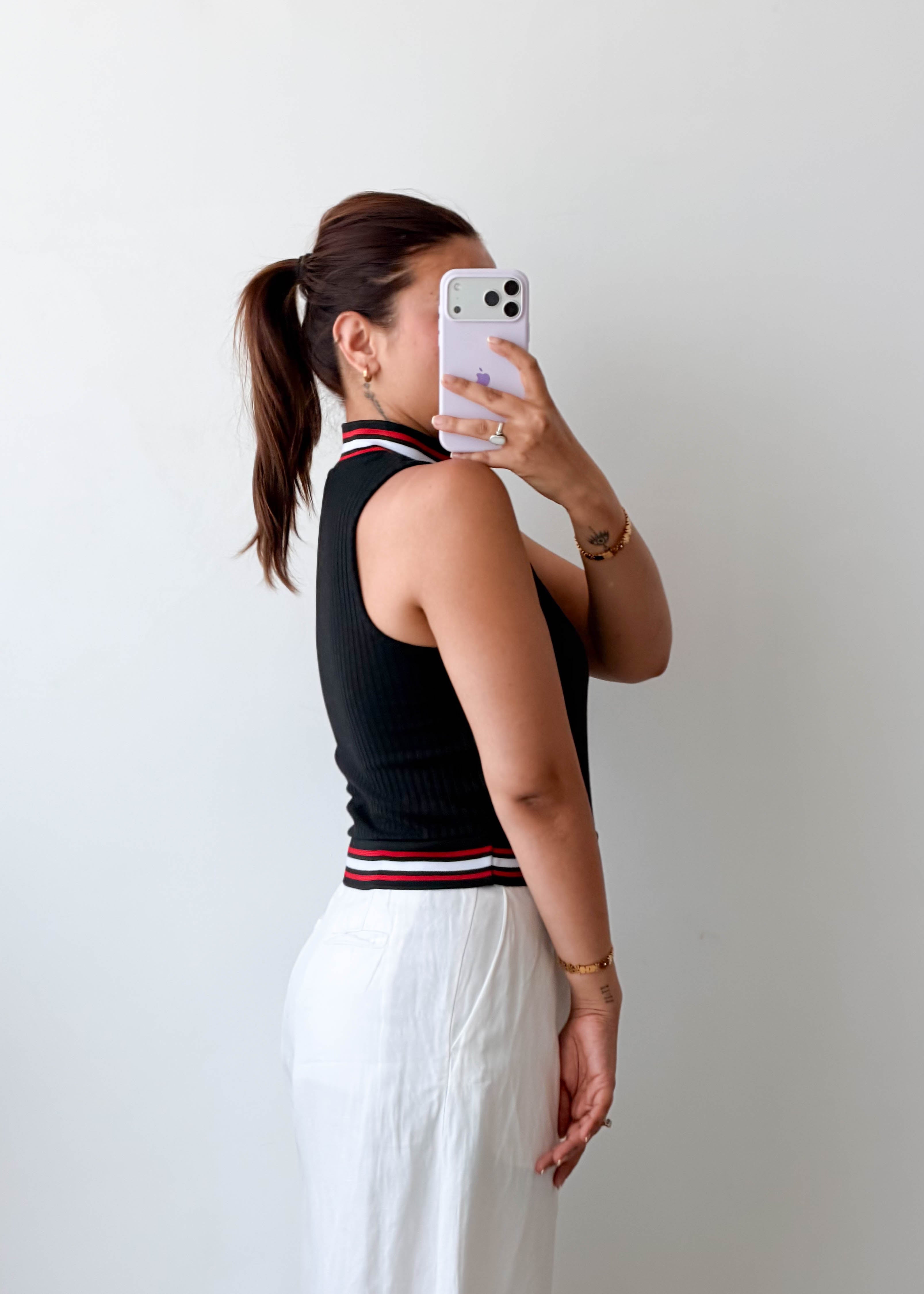 Size M-L Black Ribbed Zip Neck Crop Top