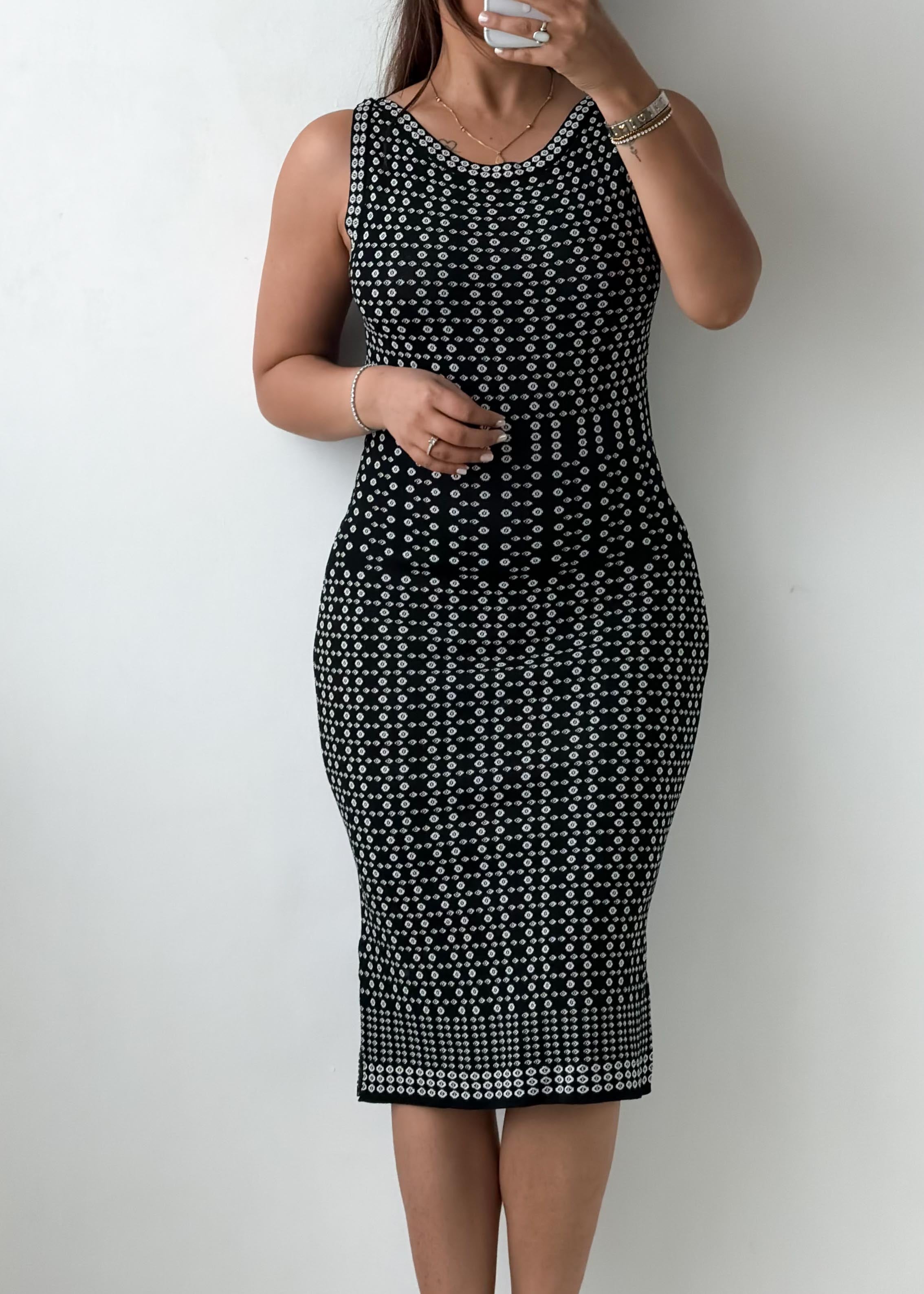 Size S-M Black & White Textured Knit Midi Dress