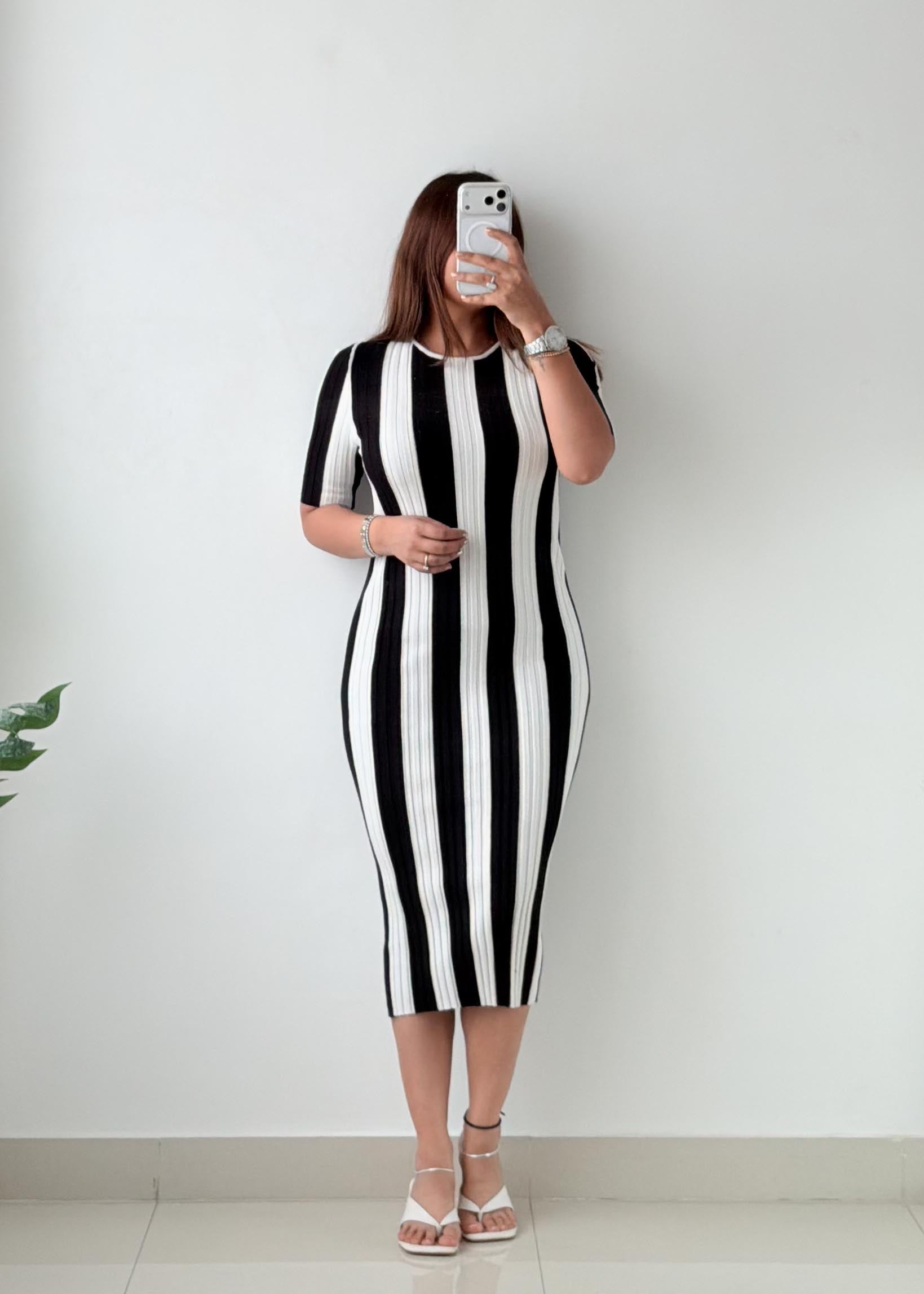 Size M-L Black & White Vertical Stripe Knit Midi Dress