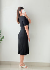 Size S-M Black Ribbed Pleated Midi Dress