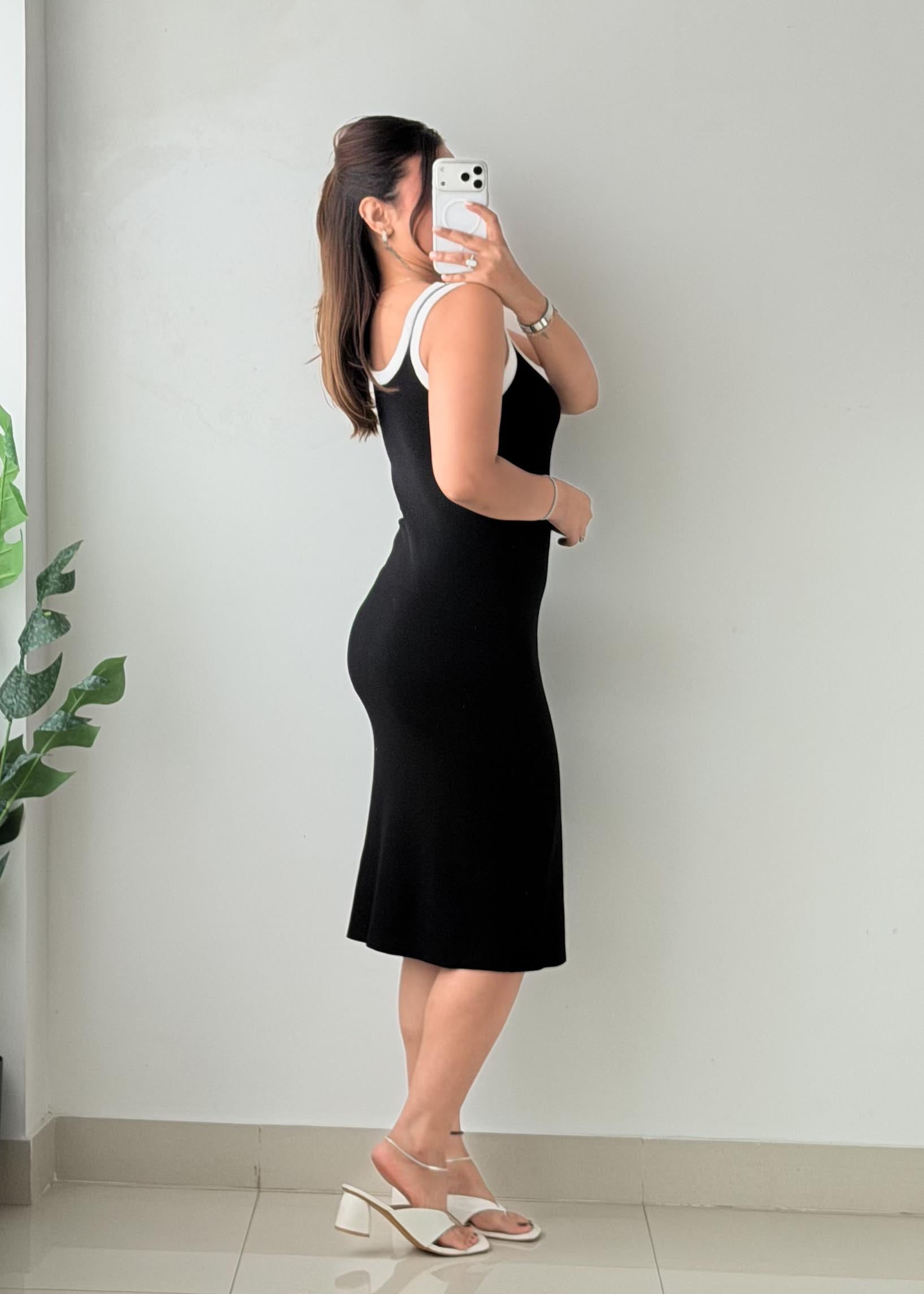 Size M-L Black & White Contrast Knit Midi Dress