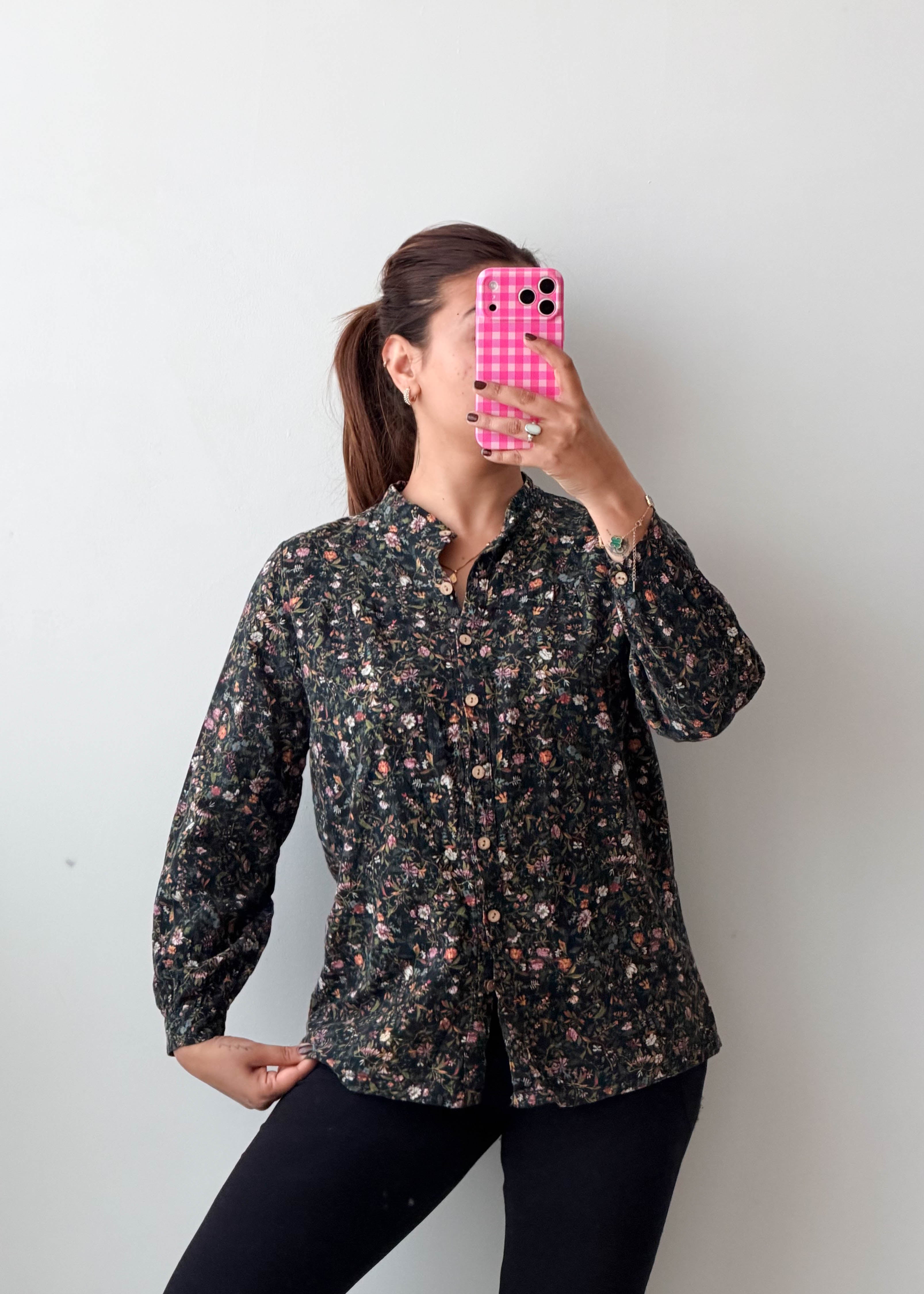 Size S-M Black Floral Print Shirt Top