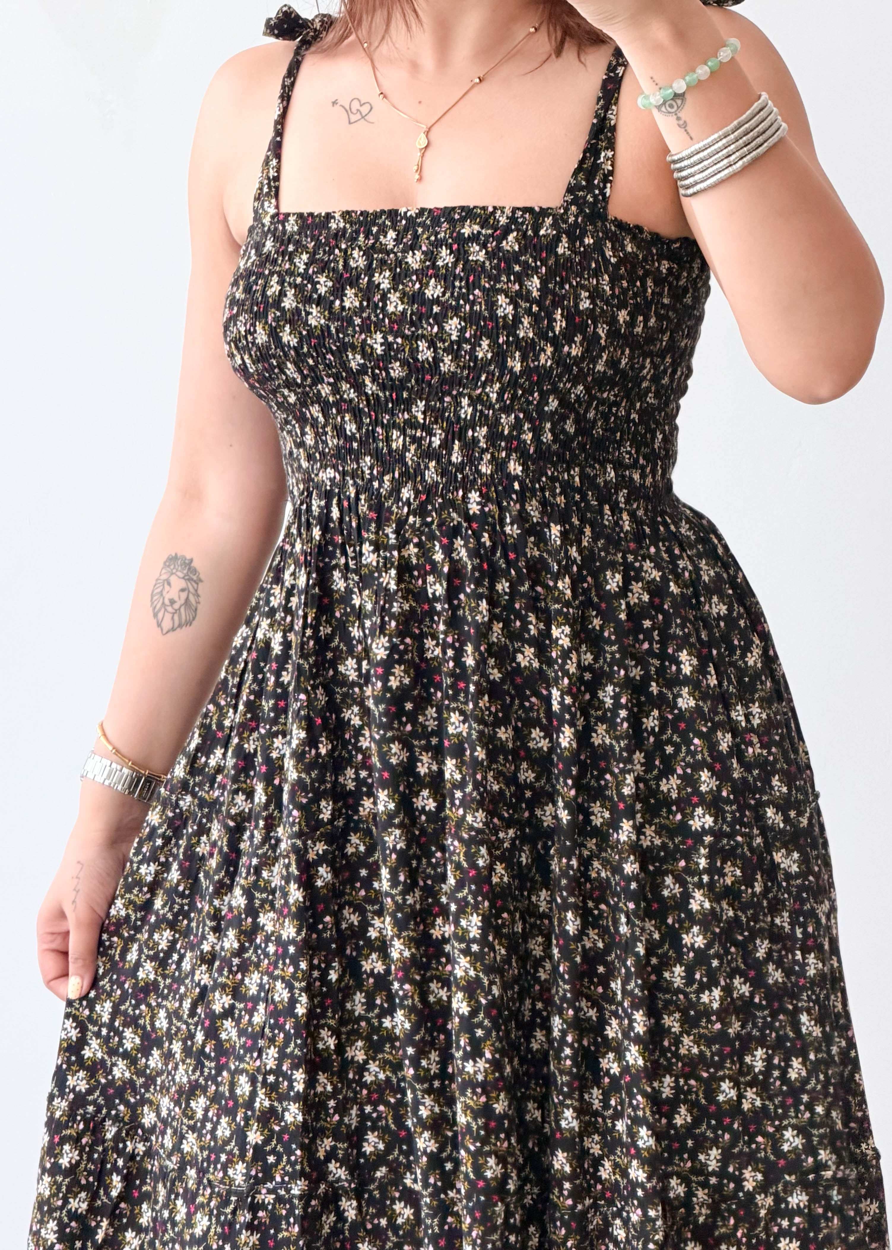 Size XS-S Black Floral Flared Midi Dress
