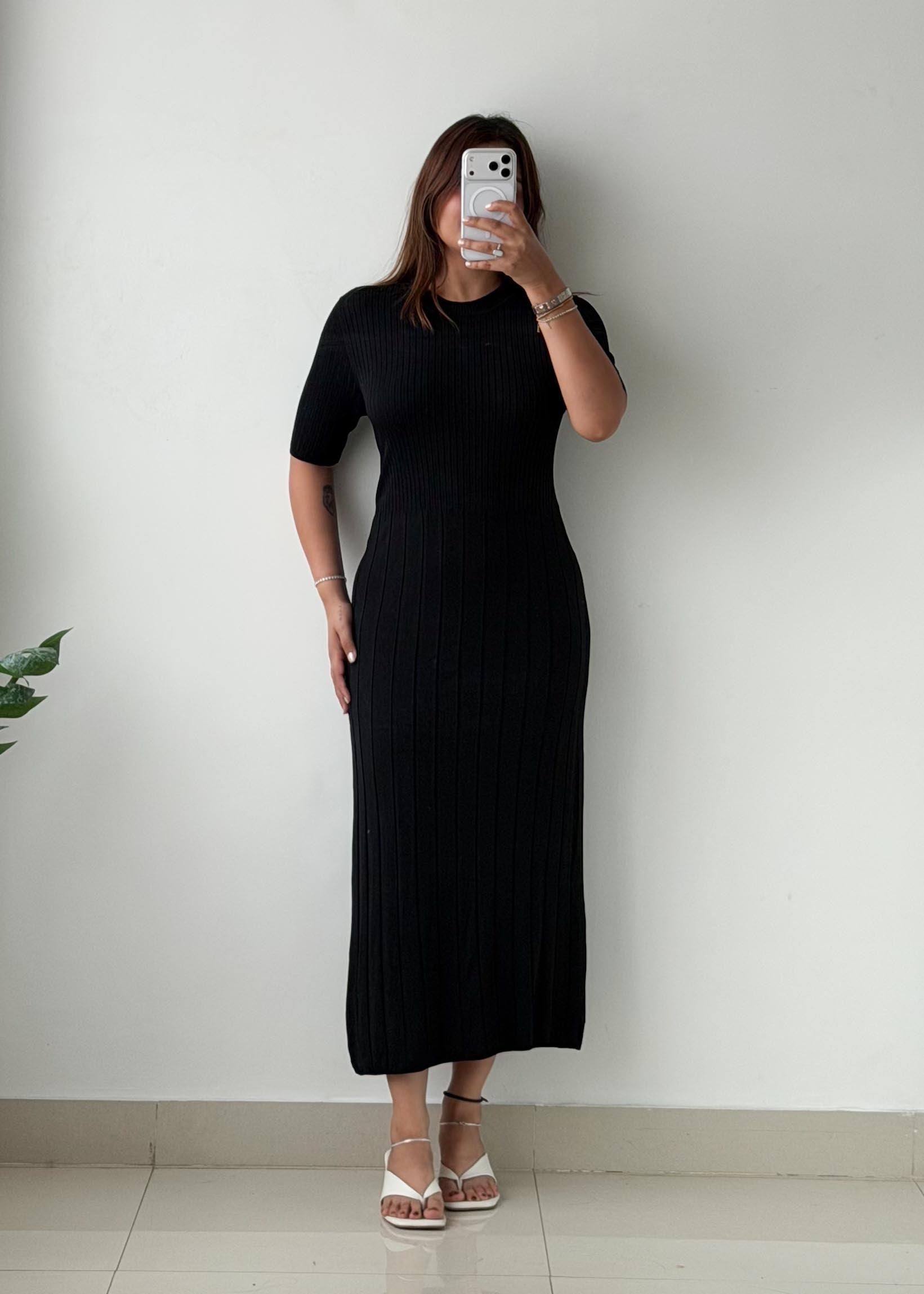 Size L-XL Black Ribbed Knit Maxi Dress