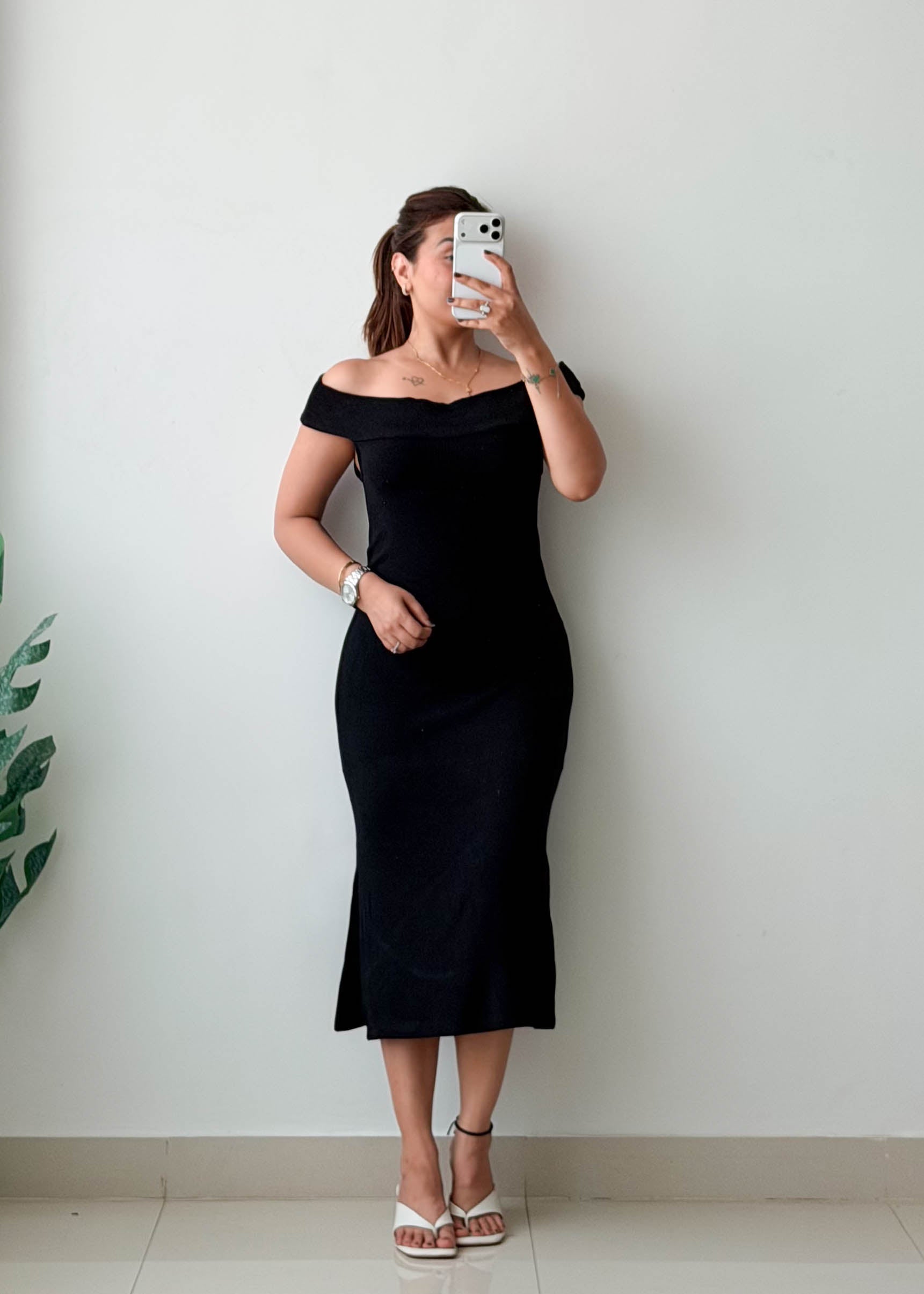 Size M-L Black Off-Shoulder Midi Dress