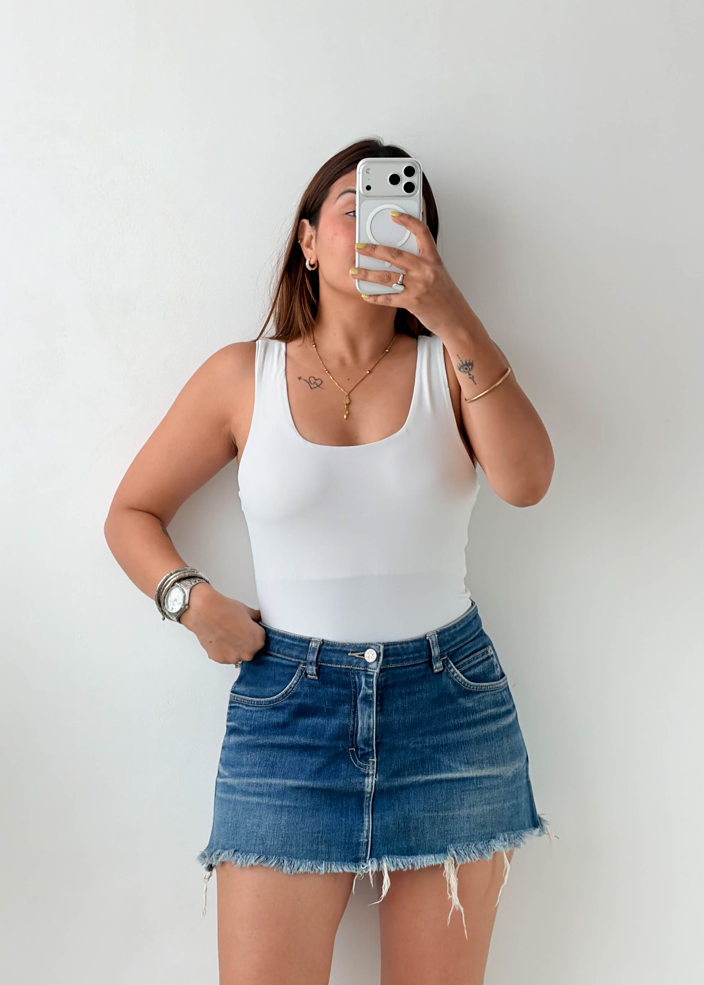 Size M-L White Sleeveless Top