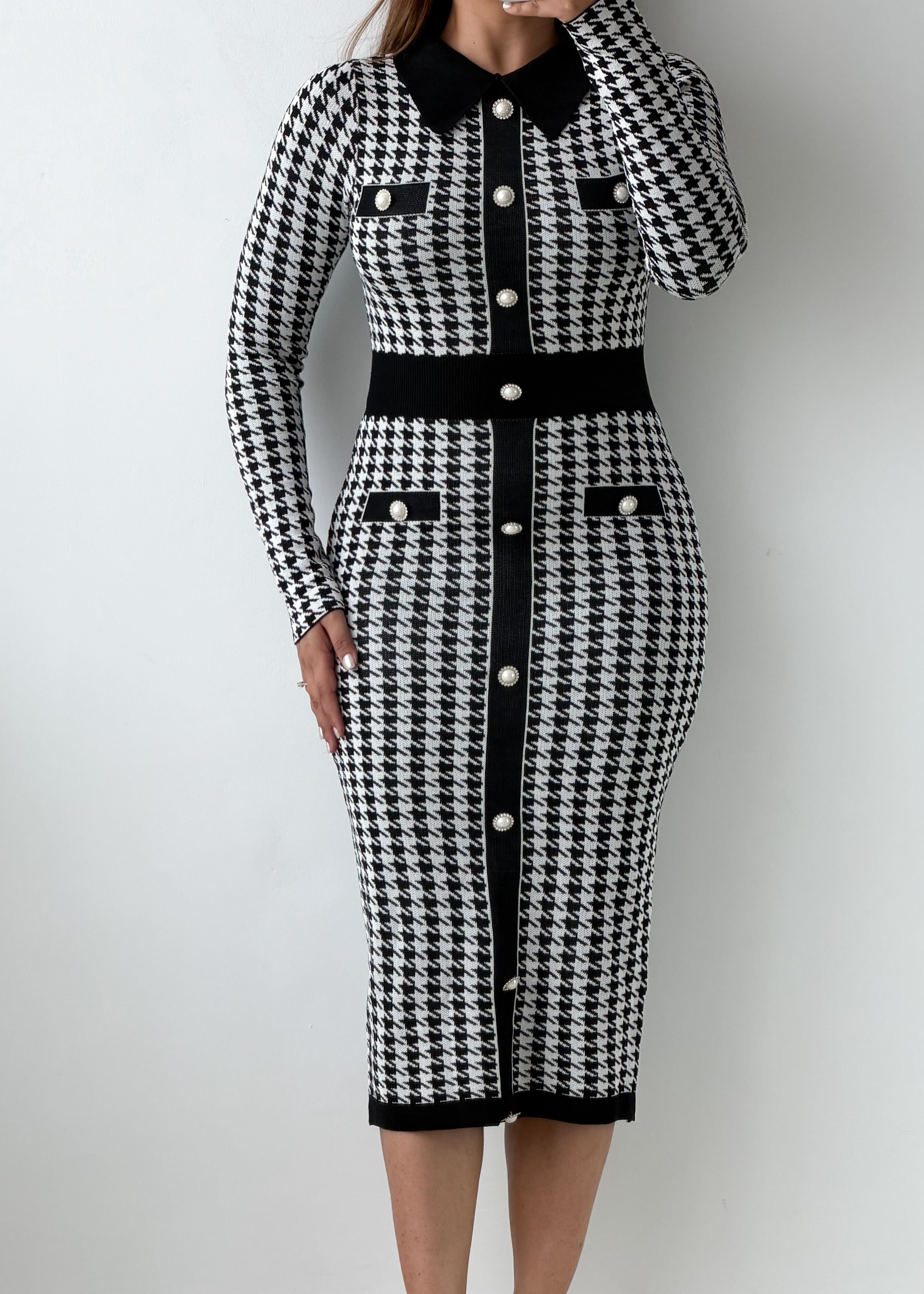 Size S-M Black & White Houndstooth Knit Midi Dress