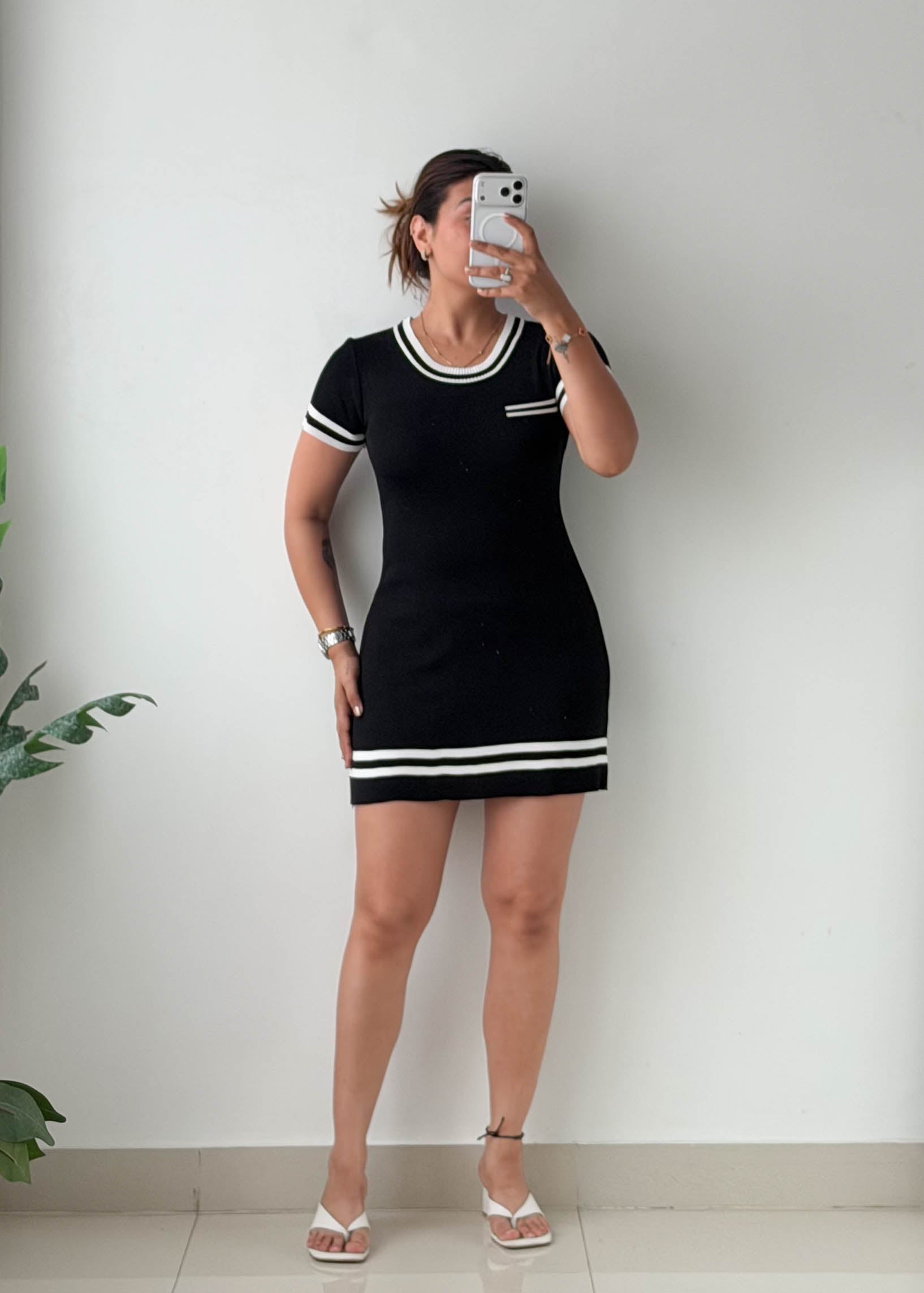 Size S-M Black Contrast Trim Knit Mini Dress