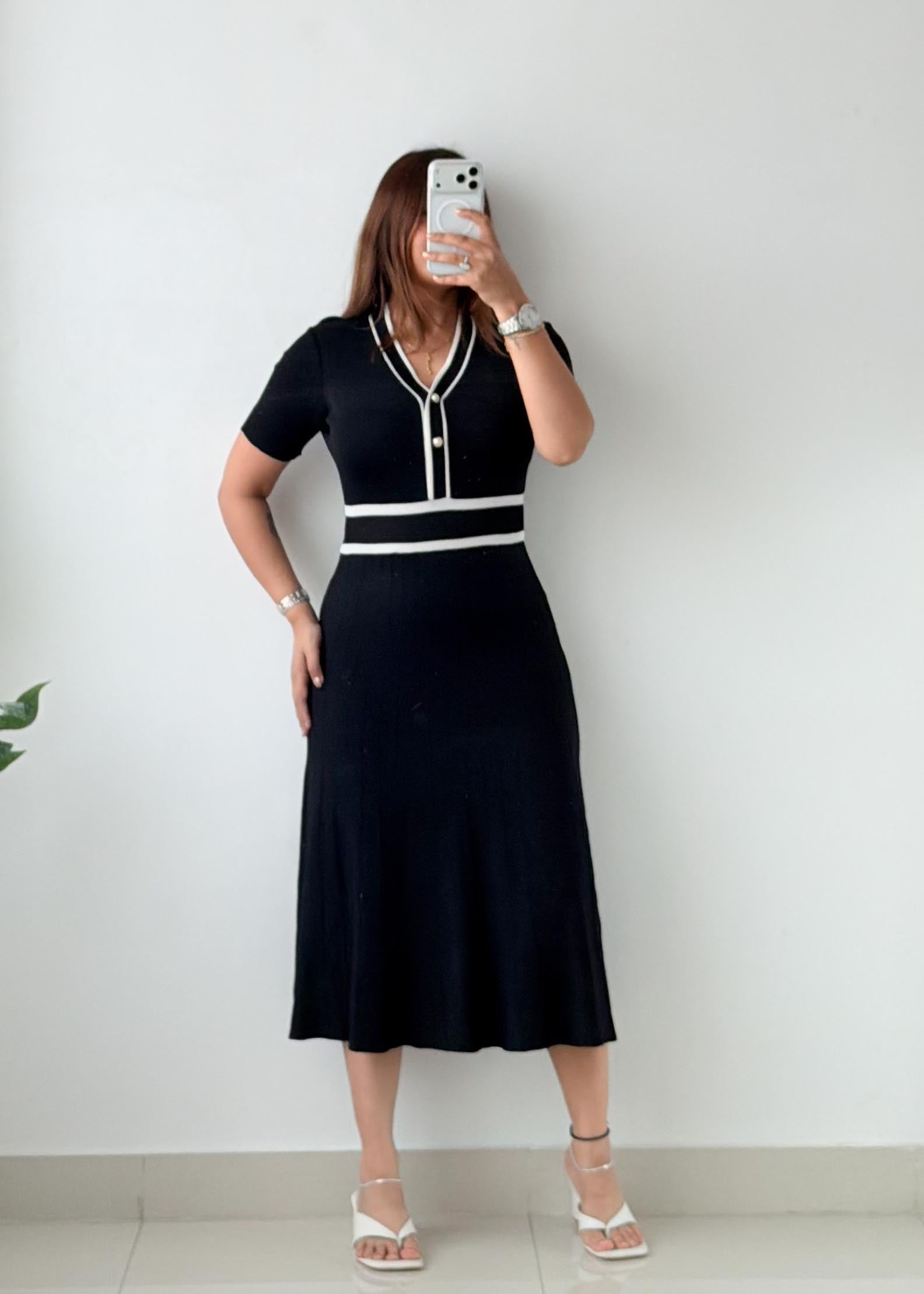 Size S-M Black Contrast Trim Knit Midi Dress