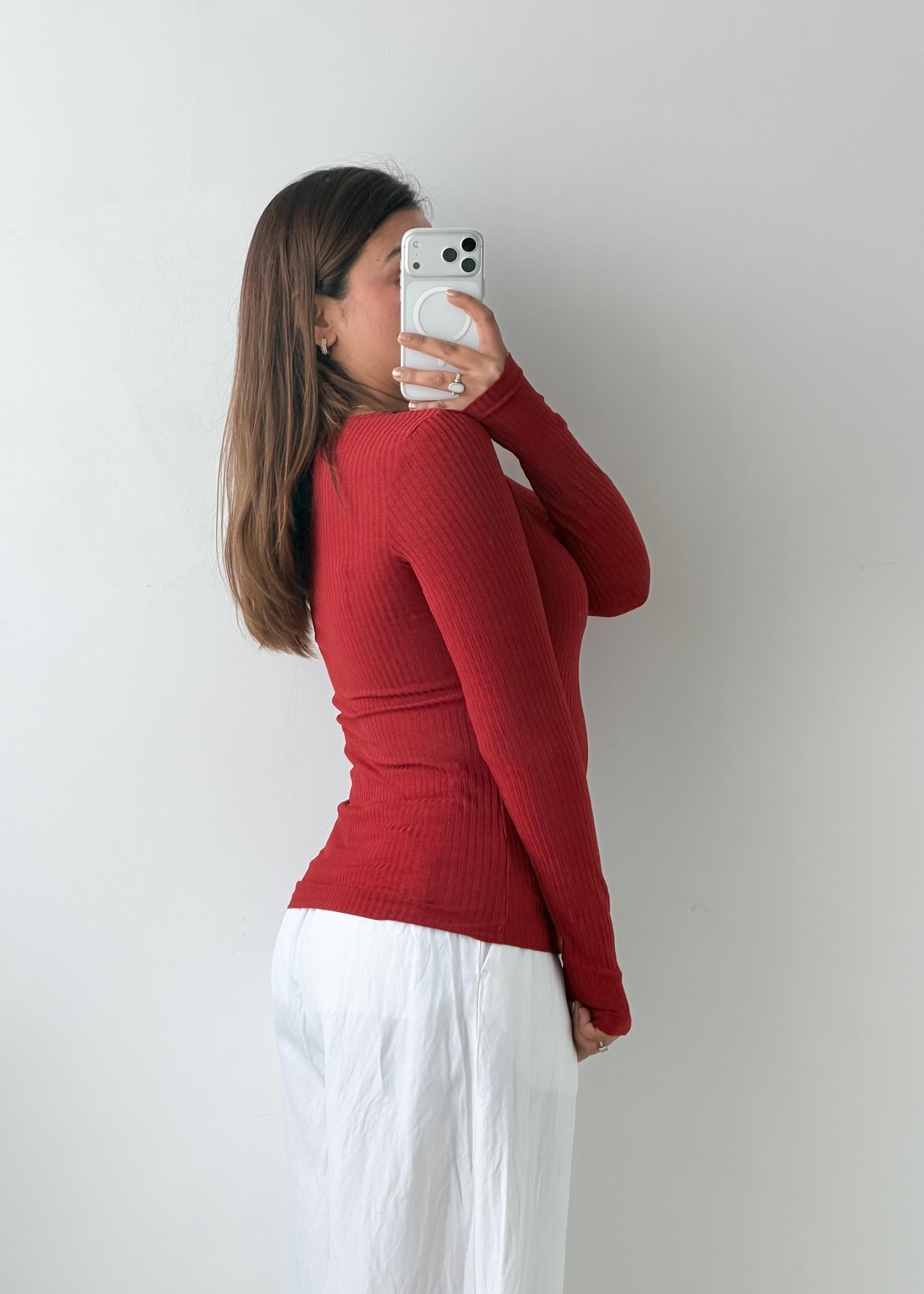 Size S-M Red Ribbed V-Neck Top
