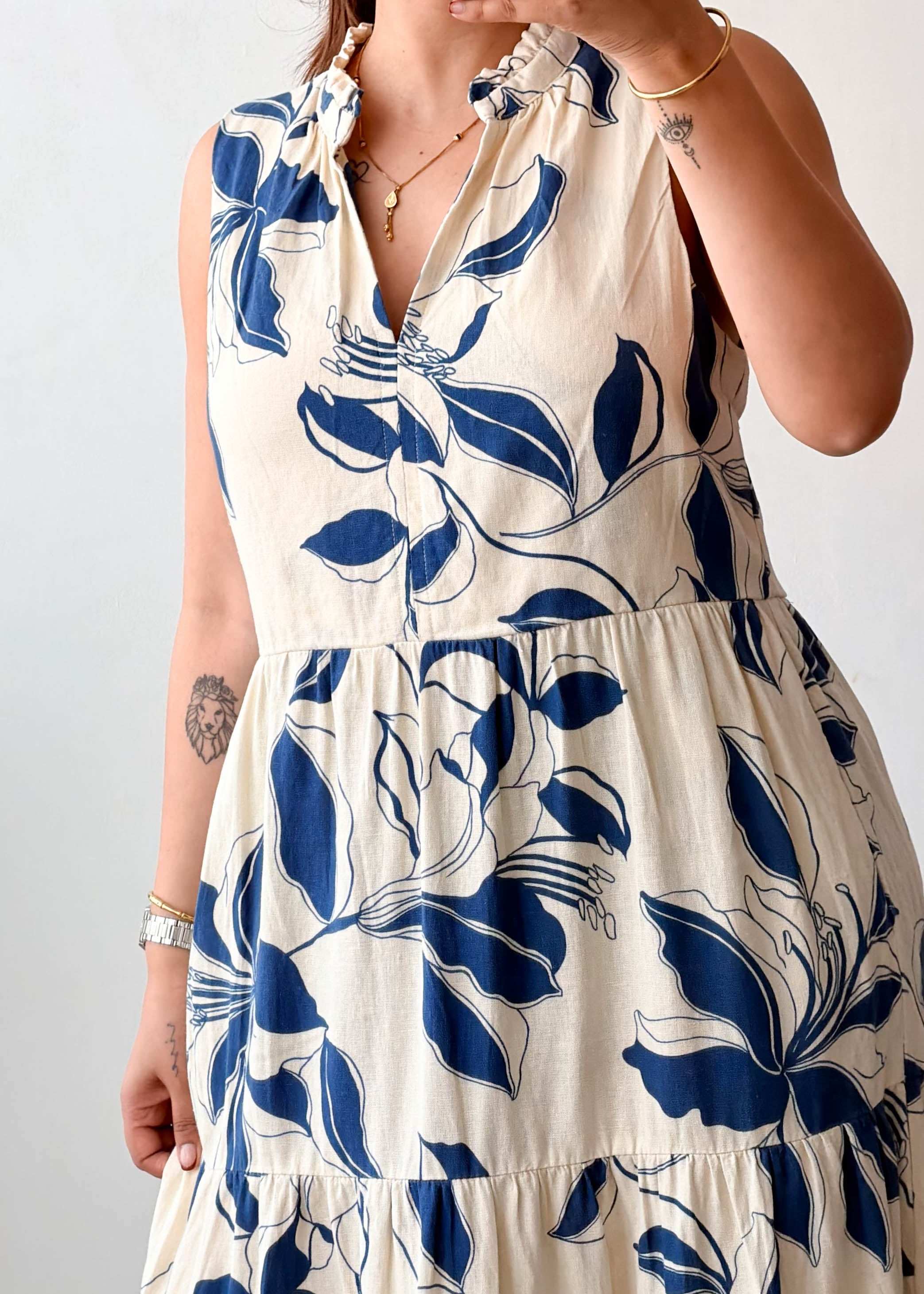 Size M-L White & Blue Leaf Print Tiered Dress