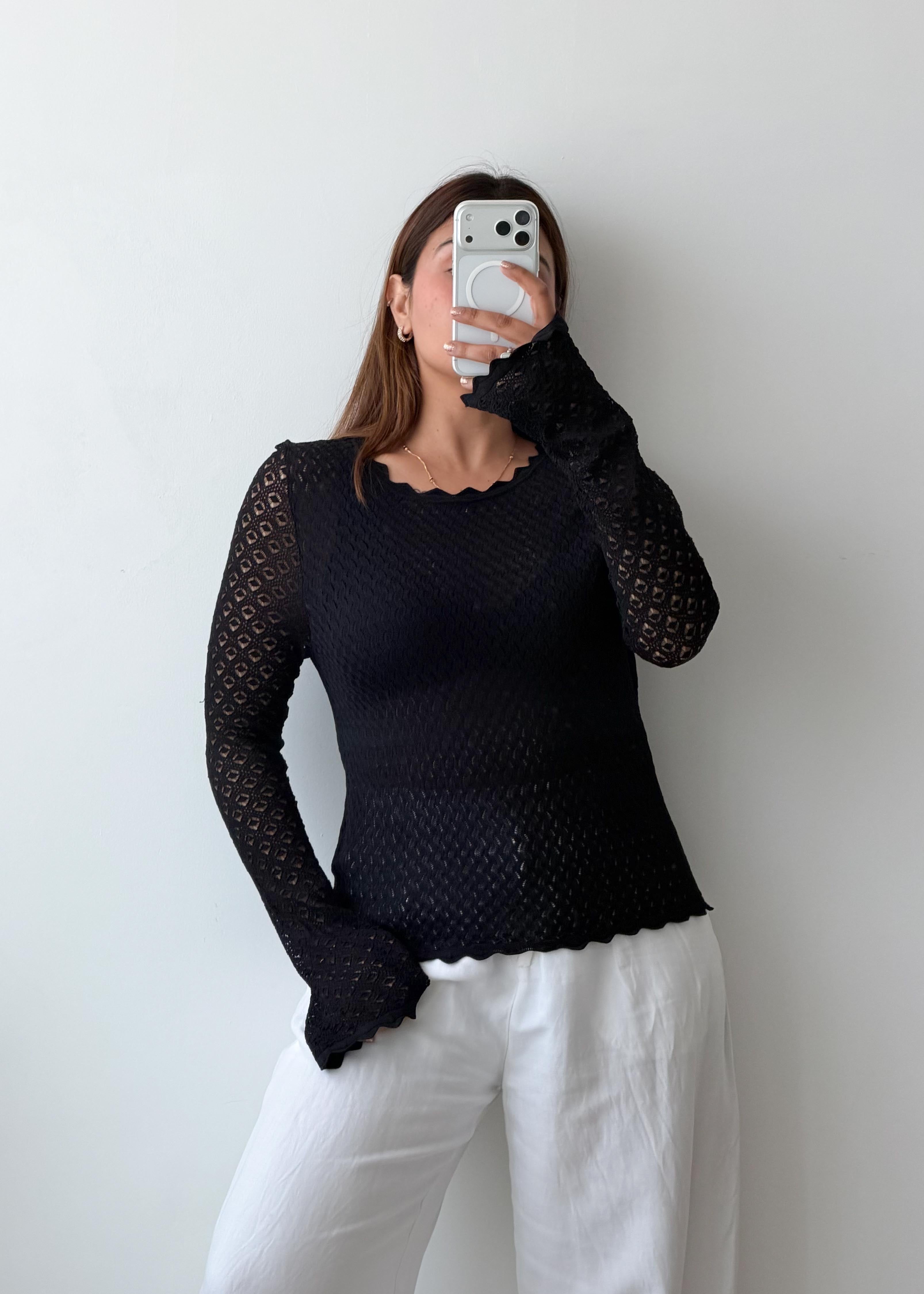 Size M-L Black Textured Long Sleeve Top