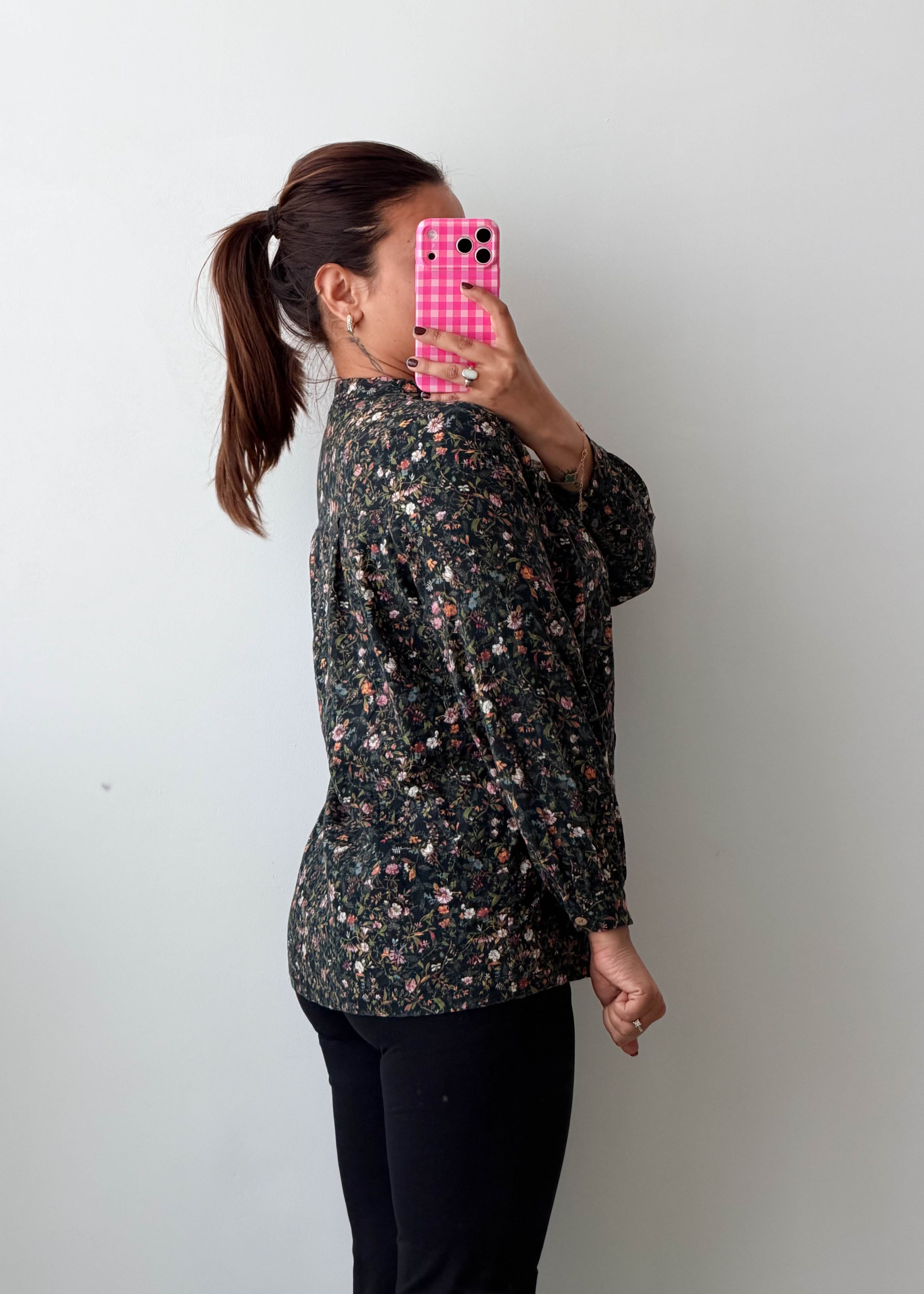 Size S-M Black Floral Print Shirt Top