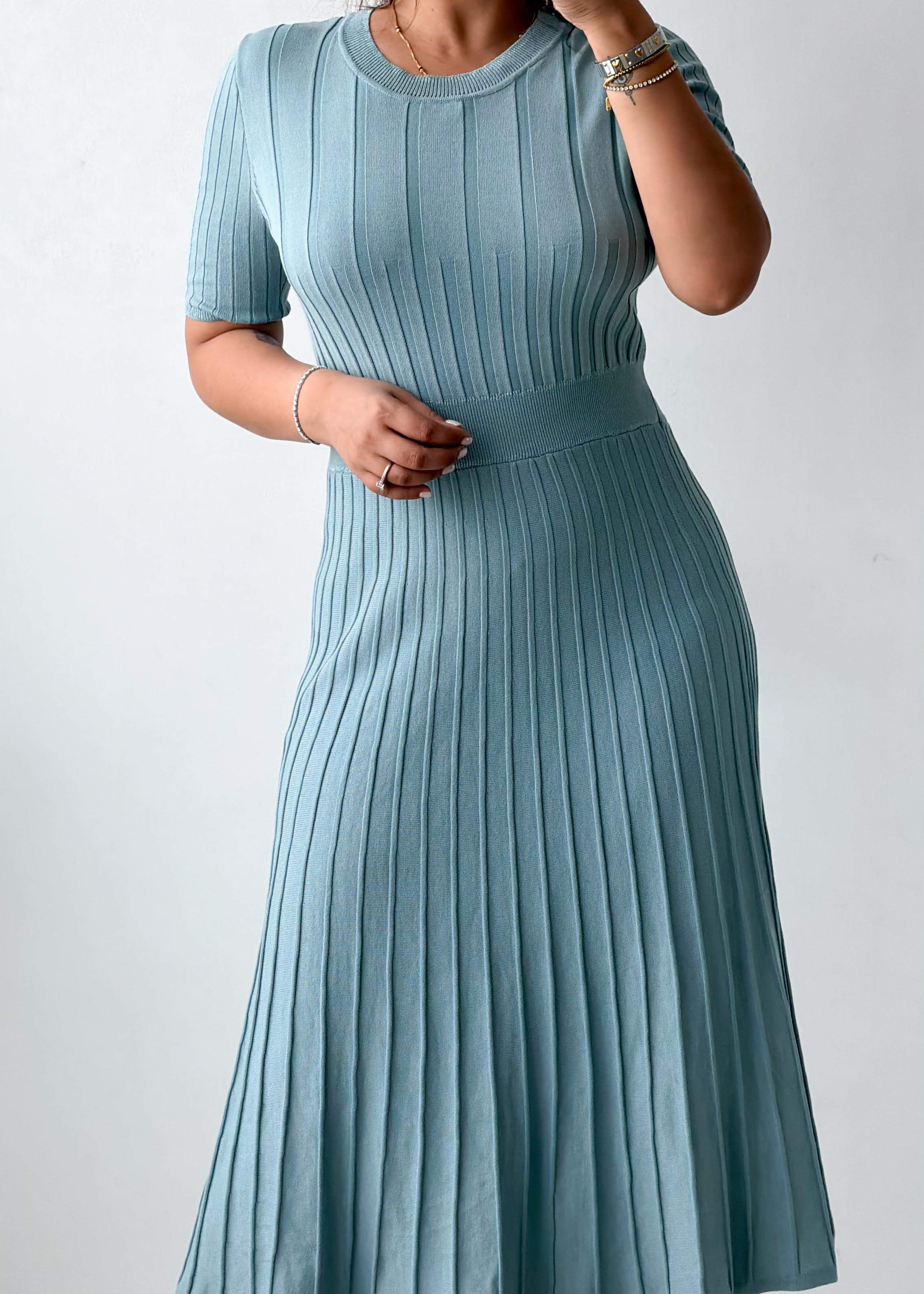 Size M-L Sage Green Pleated Knit Midi Dress
