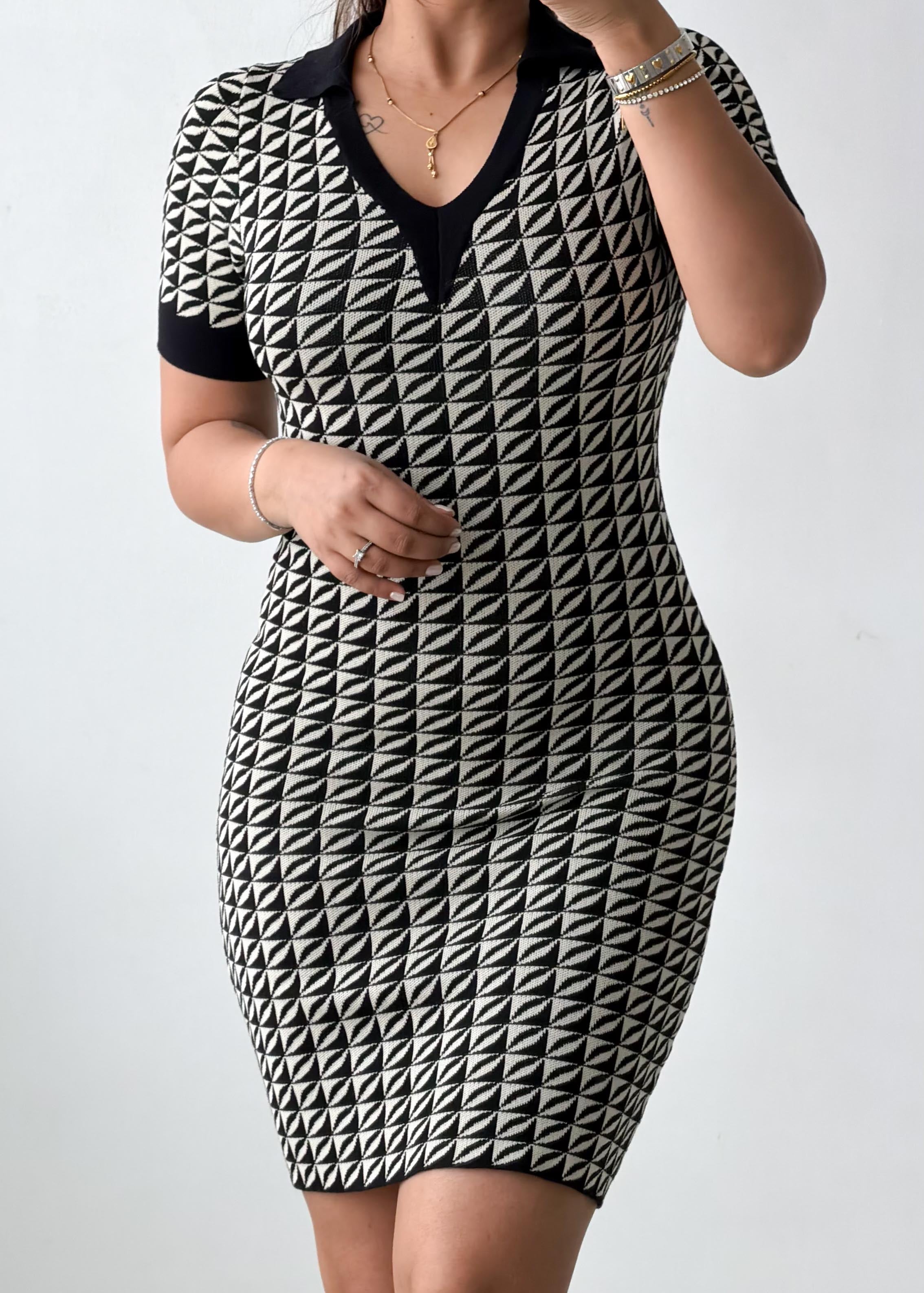 Size XS-S Black & White Geometric Knit Mini Dress