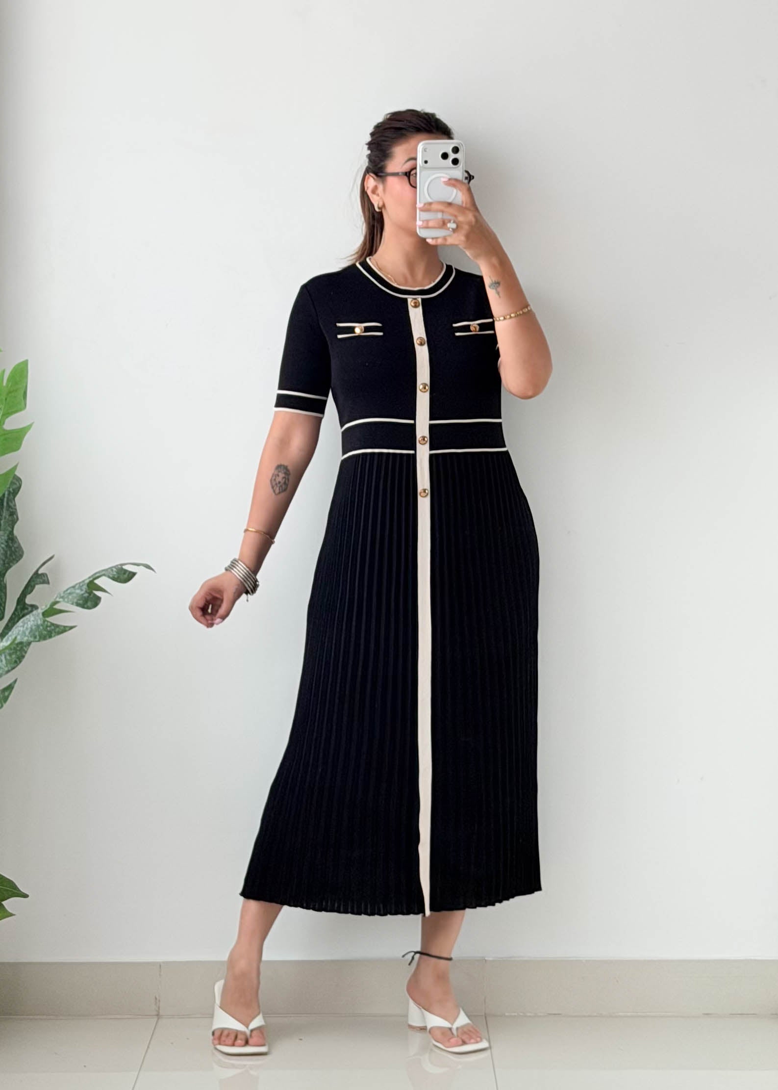 Size L-XL Black Contrast Trim Pleated Knit Midi Dress