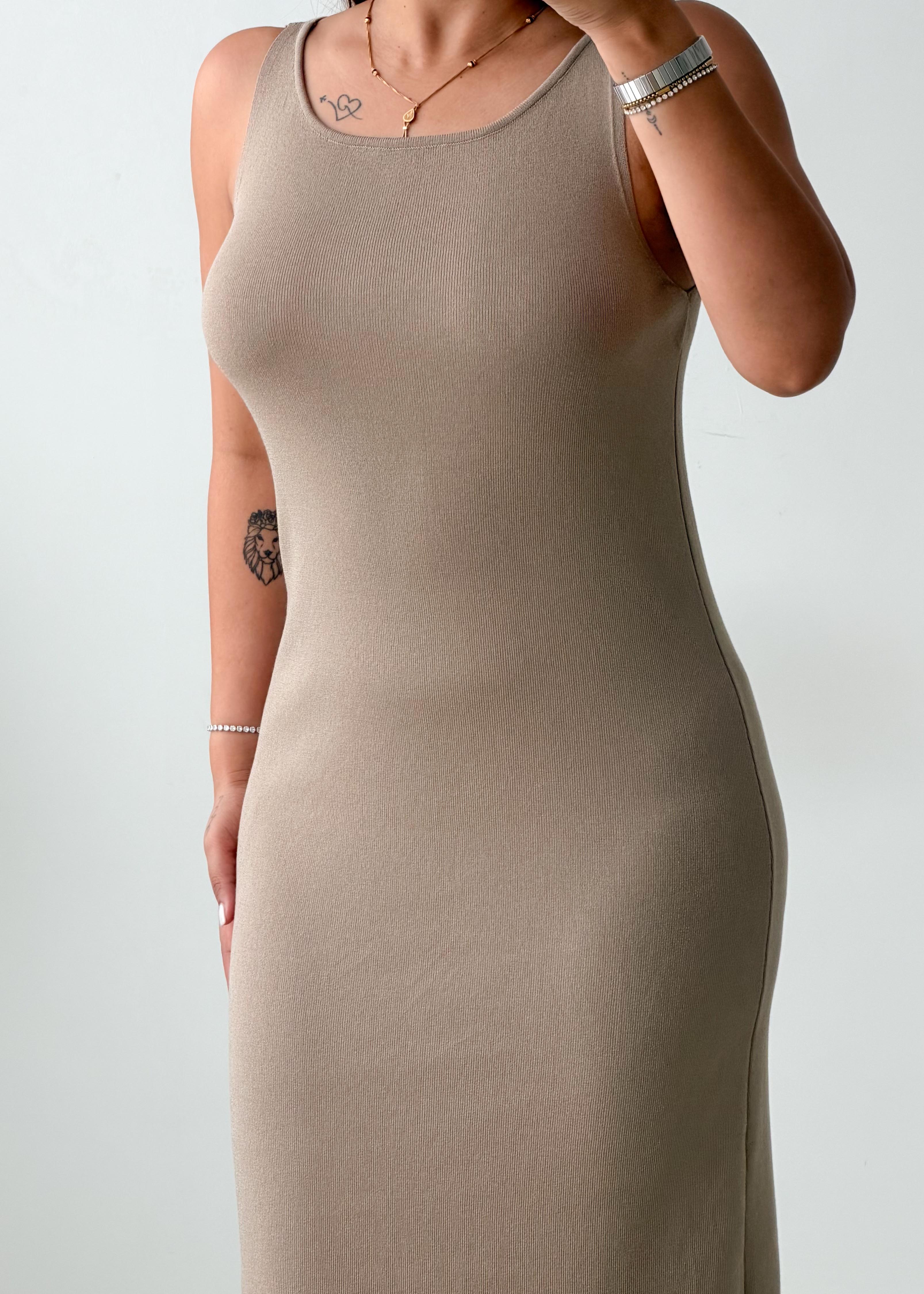 Size M-L Beige Ribbed Knit Maxi Dress