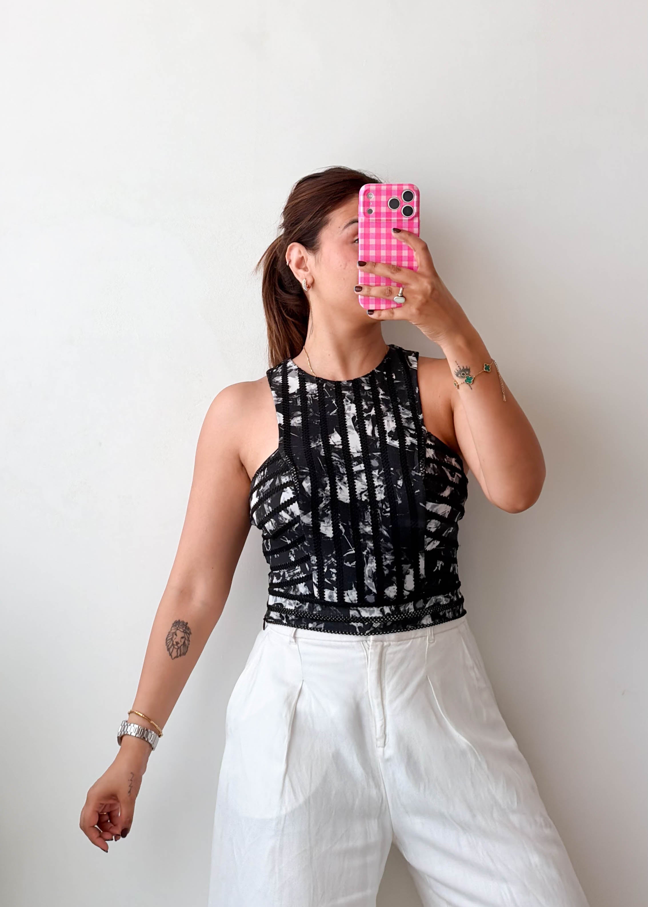 Size S Black Abstract Mesh Top