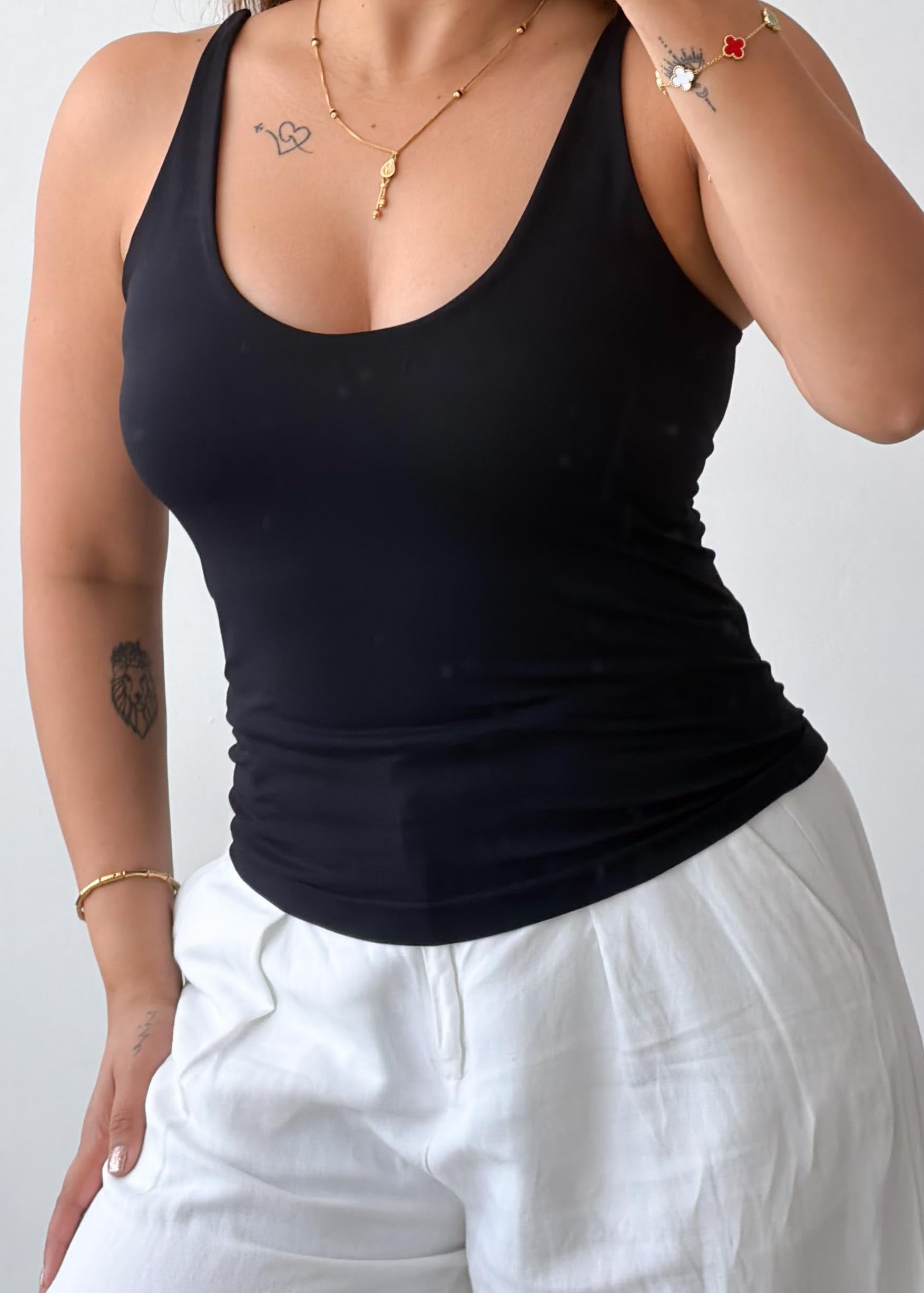 Size S-M Black Scoop Neck Tank Top