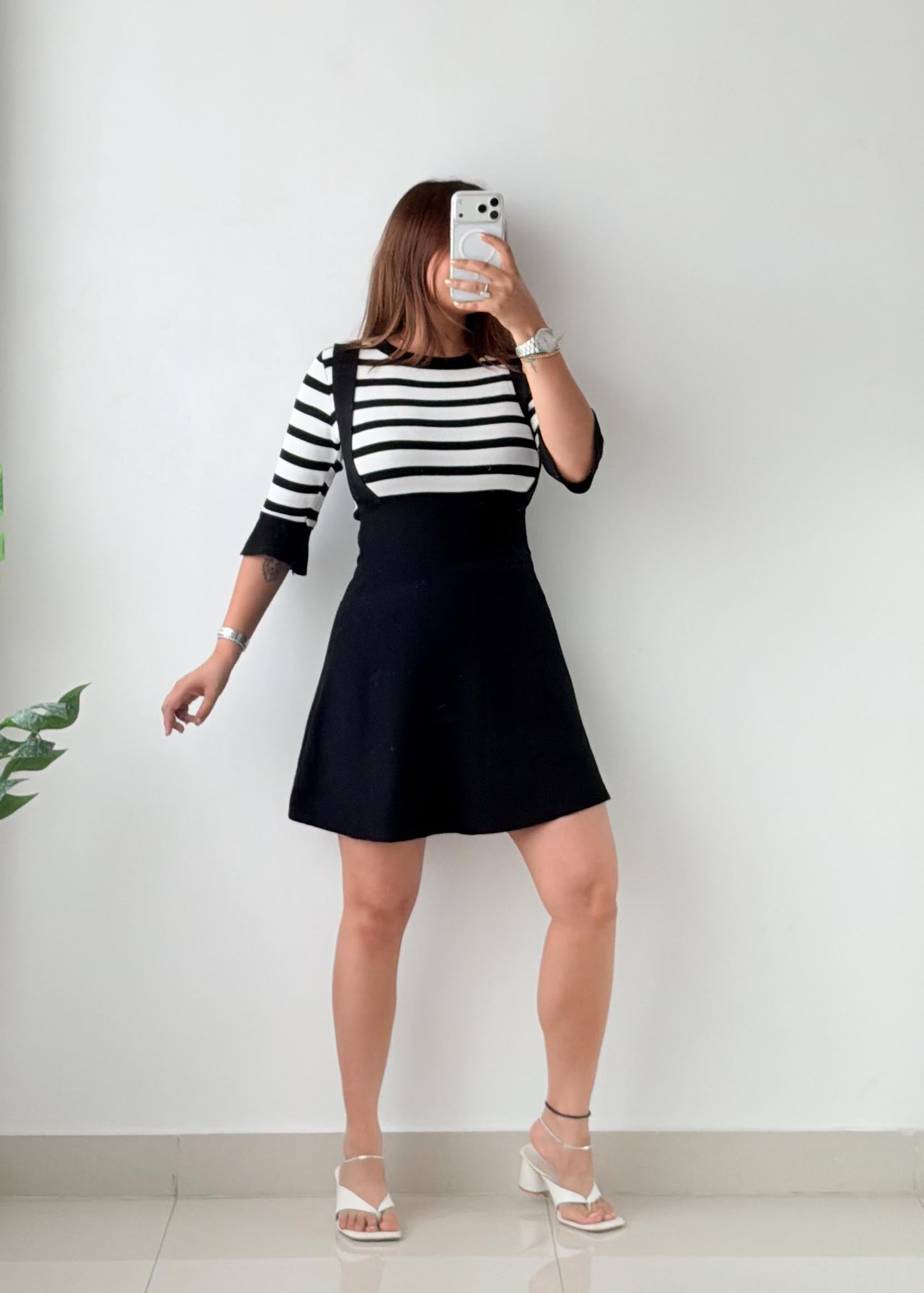 Size XS-S Black & White Contrast Knit Mini Dress