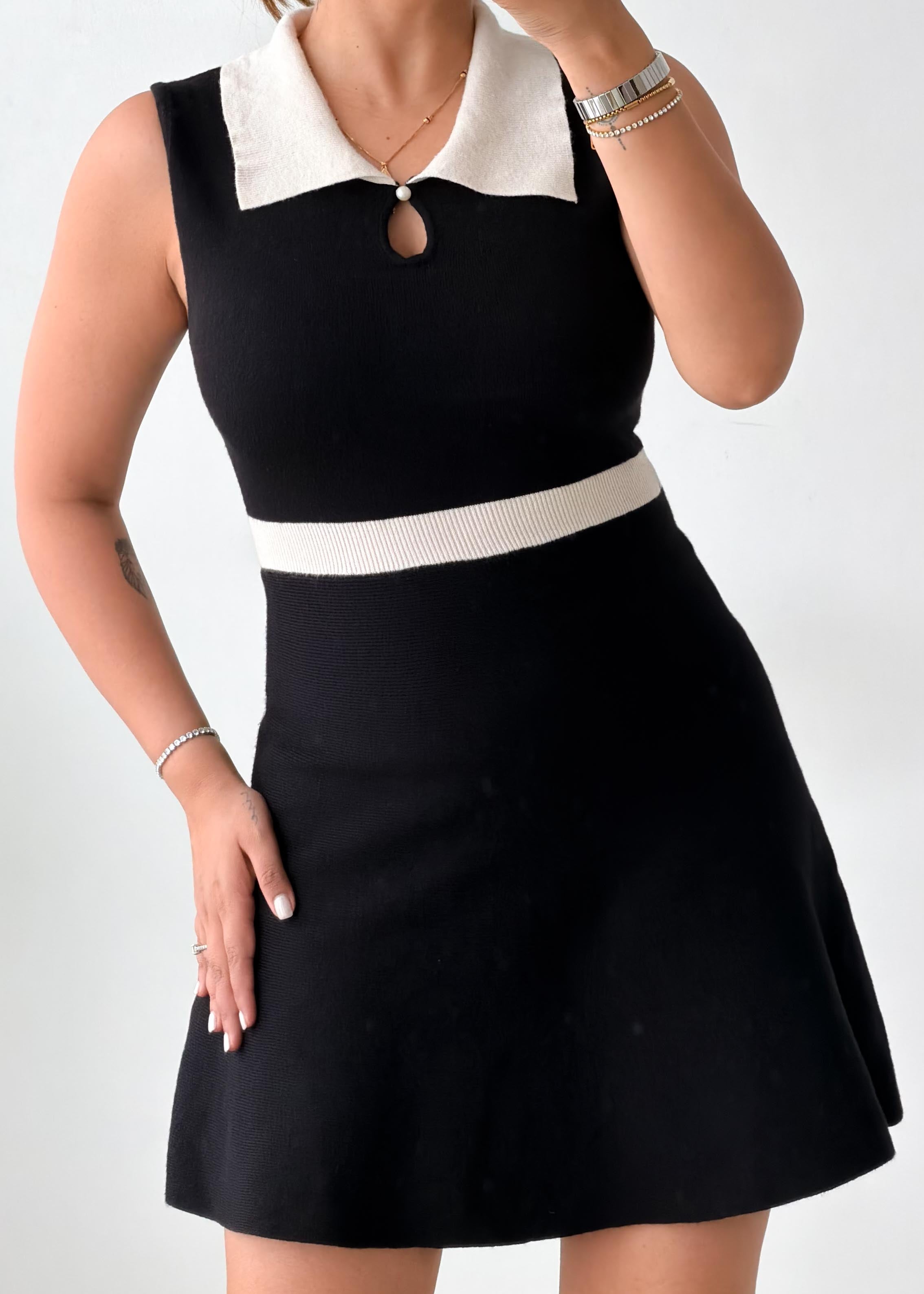 Size XS-S Black & White Collared Knit Mini Dress
