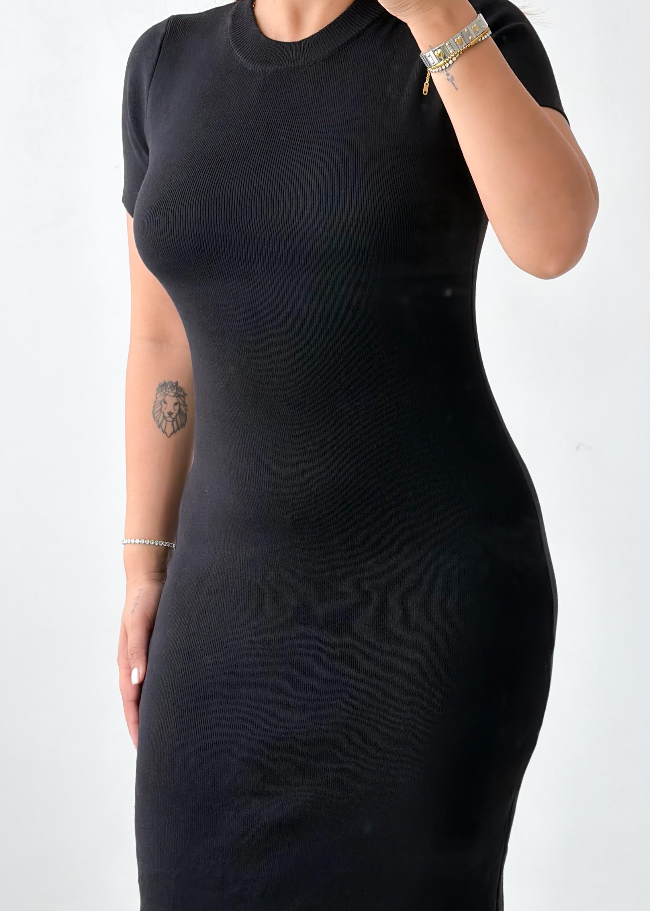 Size M-L Black Ribbed Knit Midi Dress