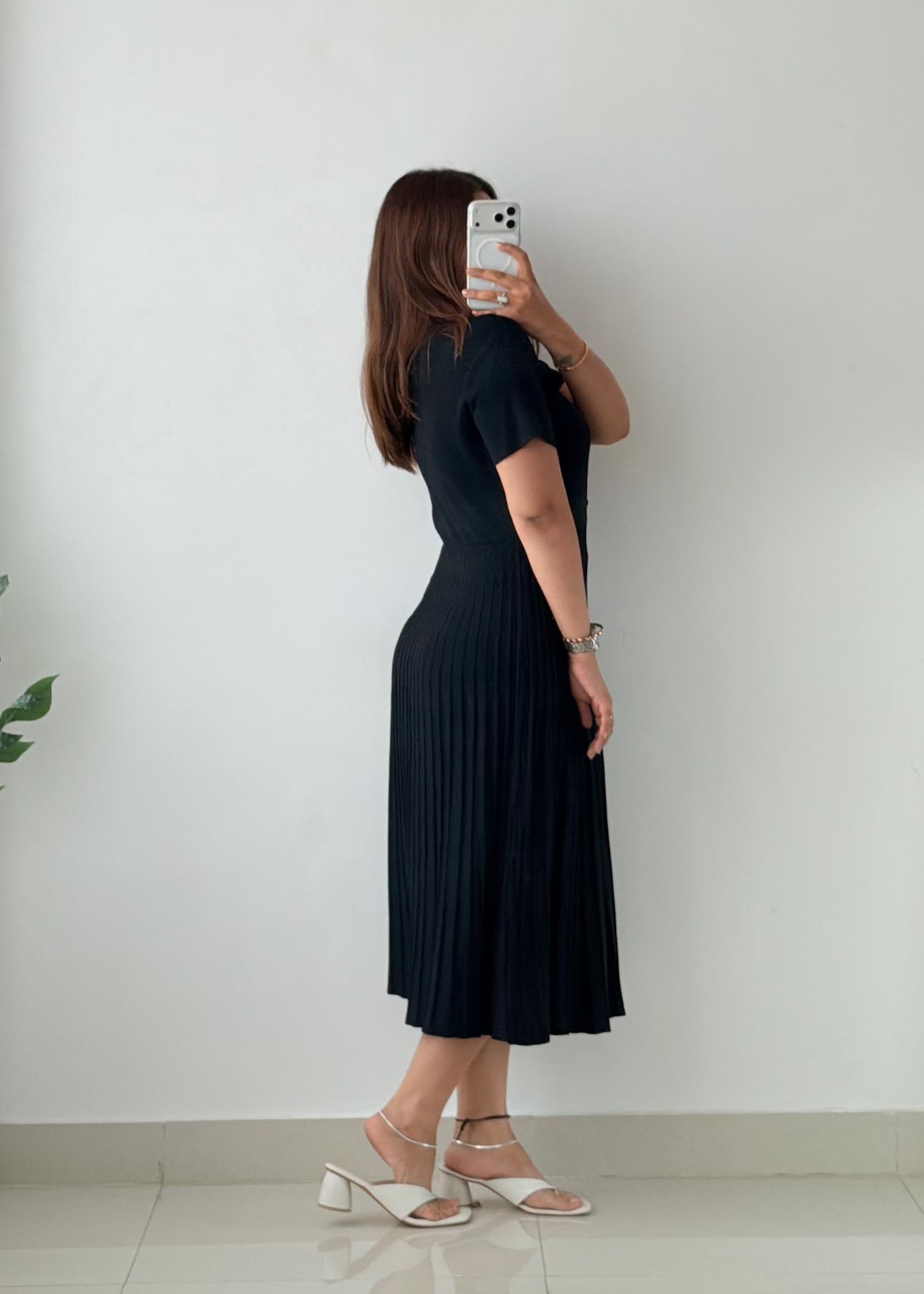 Size S-M Black Pleated Knit Midi Dress