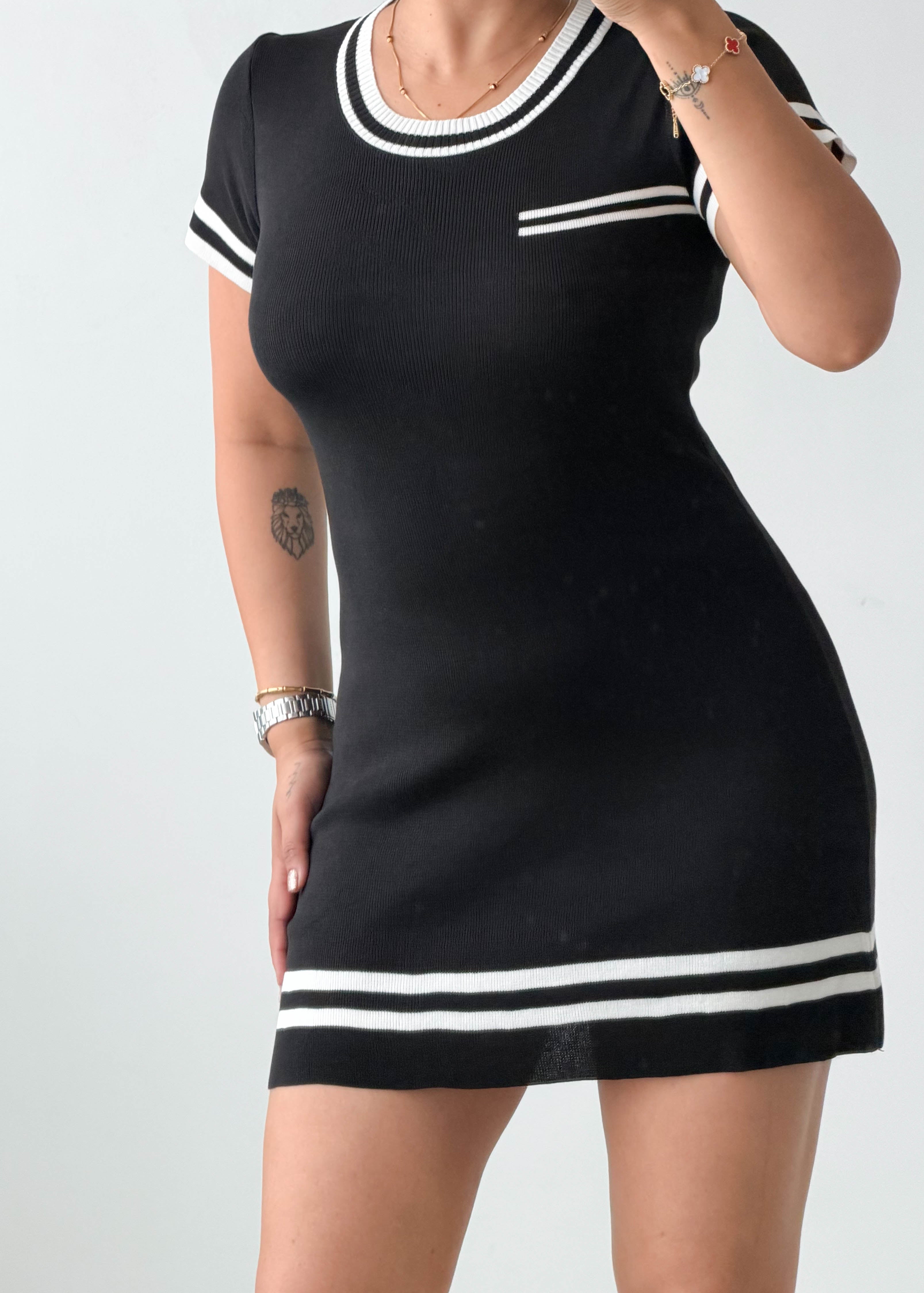 Size S-M Black Contrast Trim Knit Mini Dress
