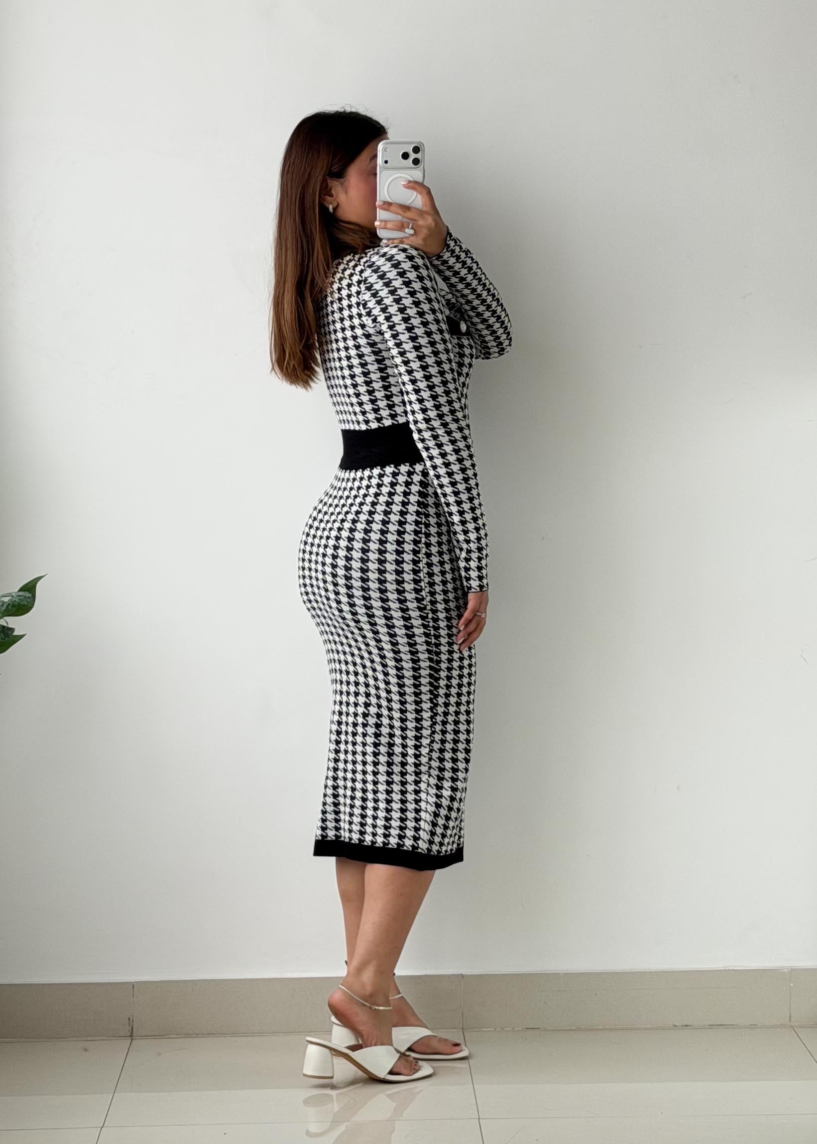 Size S-M Black & White Houndstooth Knit Midi Dress
