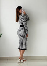 Size S-M Black & White Houndstooth Knit Midi Dress