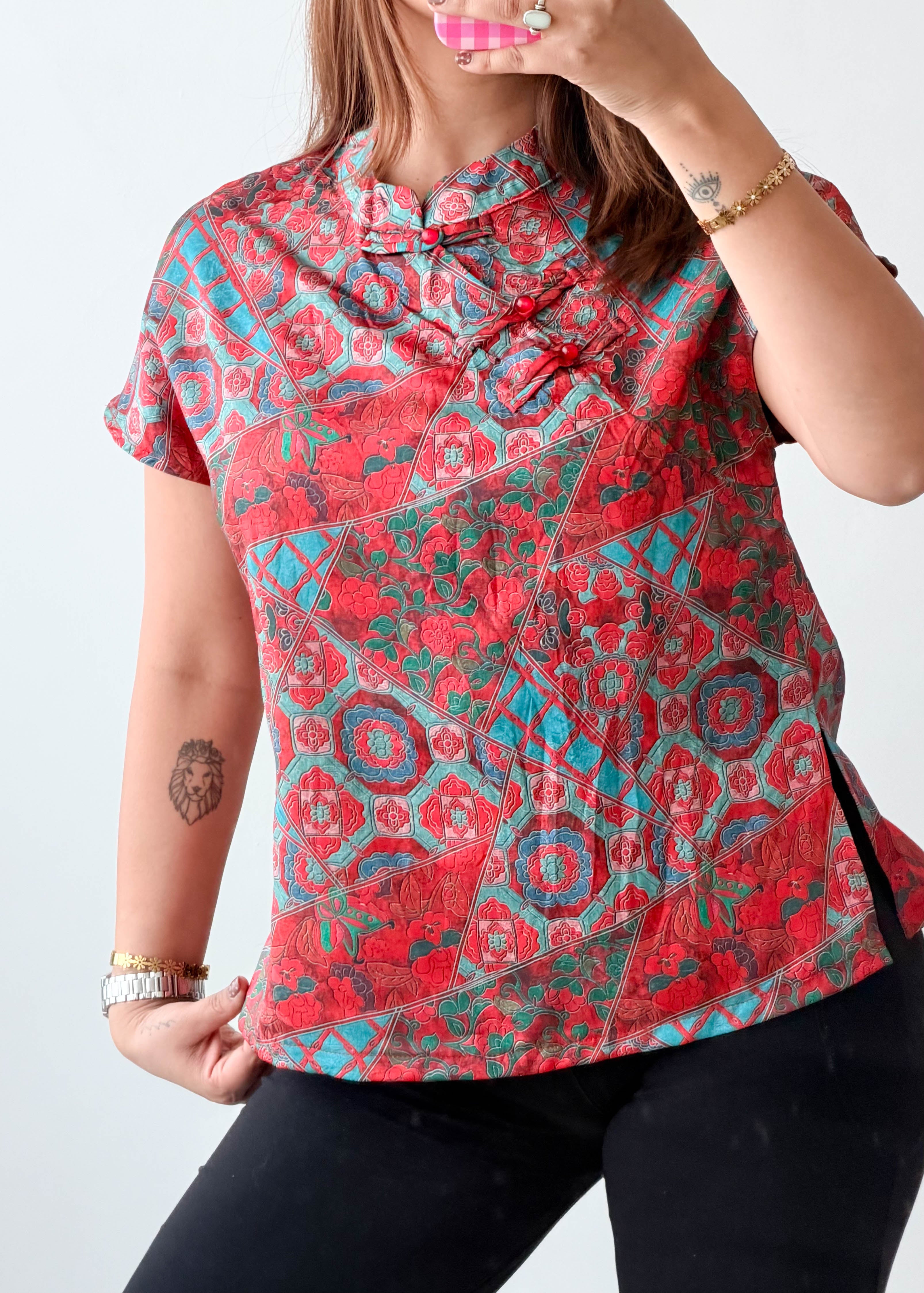 Size S-M Coral Geometric Print Mandarin Collar Top